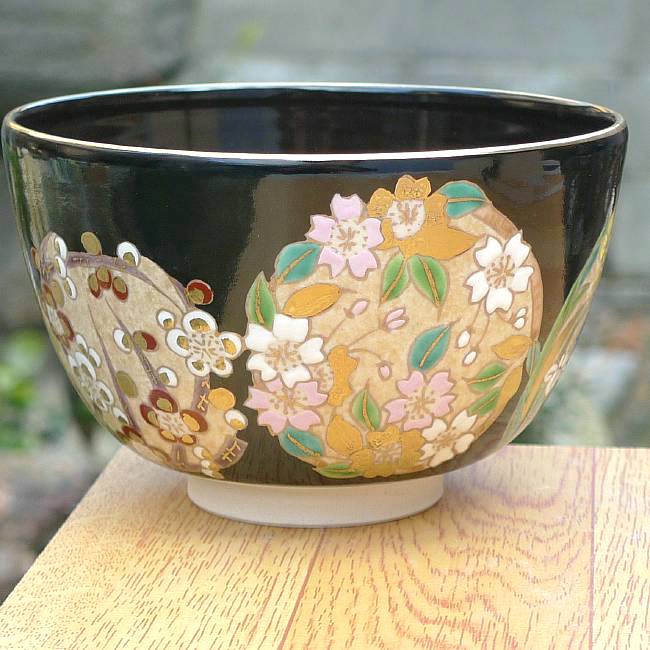 京焼 清水焼 黒塗花丸紋抹茶茶碗 与山