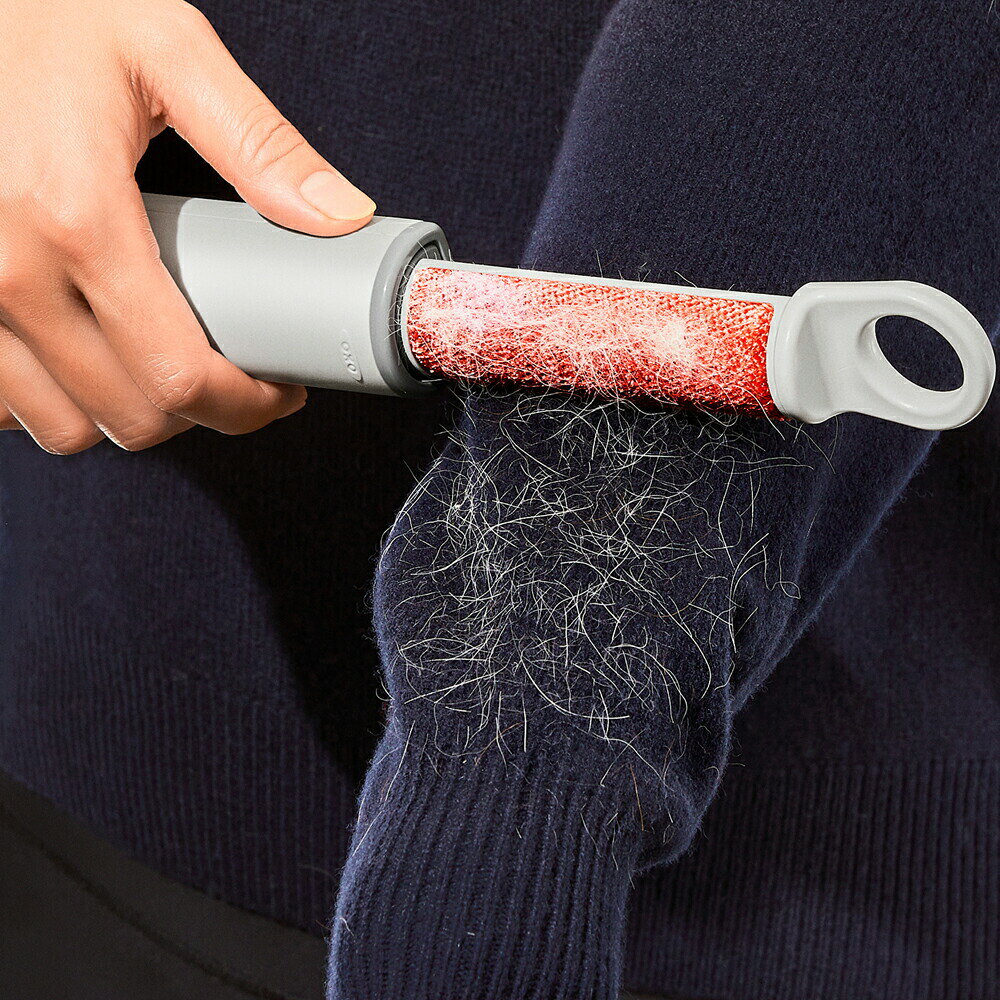 OXO オクソー コンパクトローラークリーナー /洋服ブラシ 衣類用携帯ブラシ 埃除去 ホコリ お掃除 軽い 持ち運べる コンパクト 便利グッズ 埃とり 拭きとり 毛取り 身だしなみ スーツブラシ shokki-10011263 渋谷の食器屋さん 食喜屋 サンプル画像2