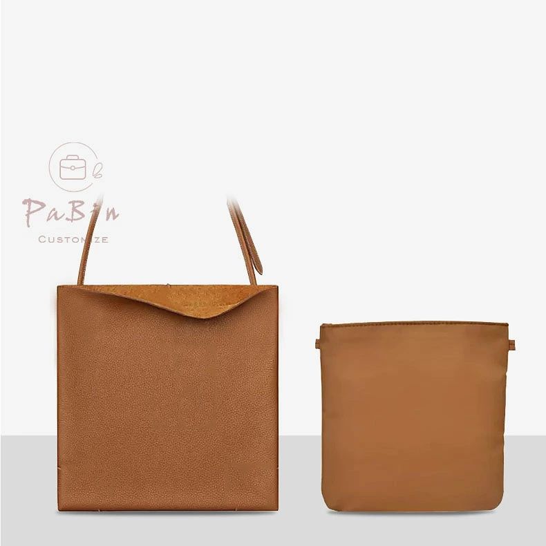 ブランド：BagCareご注意この商品はHermes Silkycity の互換商品です。バッグはただの参照物で、非売品です。 ゴチャゴチャしているバッグの中がすっきりと片付きます。内容物が一目瞭然で、取り出し易く使いやすい鞄になります。 素材が柔らかいので、財布などデリケートな小物に傷を付けず収納ができます！また、軽量でバッグの中に入れても重くならず便利です！ 収納力抜群！仕切りポケット、携帯電話や鍵、化粧品、ハンカチ、財布、リップクリームなどの小物をキチンと収納でき、自分の必要なものを簡単に見つけます。 単独で使うときはしっかり立つことができ、カバンの中に置いた時はバッグのへたる形も安定します。形は変形しやすく鞄に完璧な組み合わせ、たくさんものを入れてもしっかりしています。 ブランドのバッグに対応して専用のバッグインバッグ！普段買っている共通のカバンに対して、サイズが合わないなどの気まずさを避けました。 【注意事項】 1.当店で取り扱っている商品は、ブランドバッグ用の「バッグインバッグ」「ショルダーストラップ」「バッグ改造用パーツ」などに限られます。商品ページに掲載されているバッグの画像はあくまで参考イメージであり、実際の販売商品ではございませんので、ご購入前に必ずご確認ください。誤解による返品につきましては、送料・手数料等はお客様のご負担とさせていただきます。 2.当店商品はお客様ご自身によるバッグの整理・カスタマイズを目的とした互換品・付属品です。改造や使用によりバッグが損傷したり、機能が失われたりする場合、当店はは一切の責任を負いかねますので予めご了承ください。 3.商品画像はお使いのモニタ端末などにより、実物と色味や質感が多少異なって見える場合がございます。 4.注文受付と入金確認の時間差により、稀に在庫切れが発生する可能性がございます。その際は誠に恐縮ですが注文をキャンセルさせていただきます。また複数商品をご購入の場合、発送方法が変更される可能性がございます。 5.ご登録住所に不備がある場合、商品をお届けできないことがあります。宛先不明による返送や再配達が生じた際の費用はお客様のご負担となりますので、住所情報の正確なご入力をお願い申し上げます。
