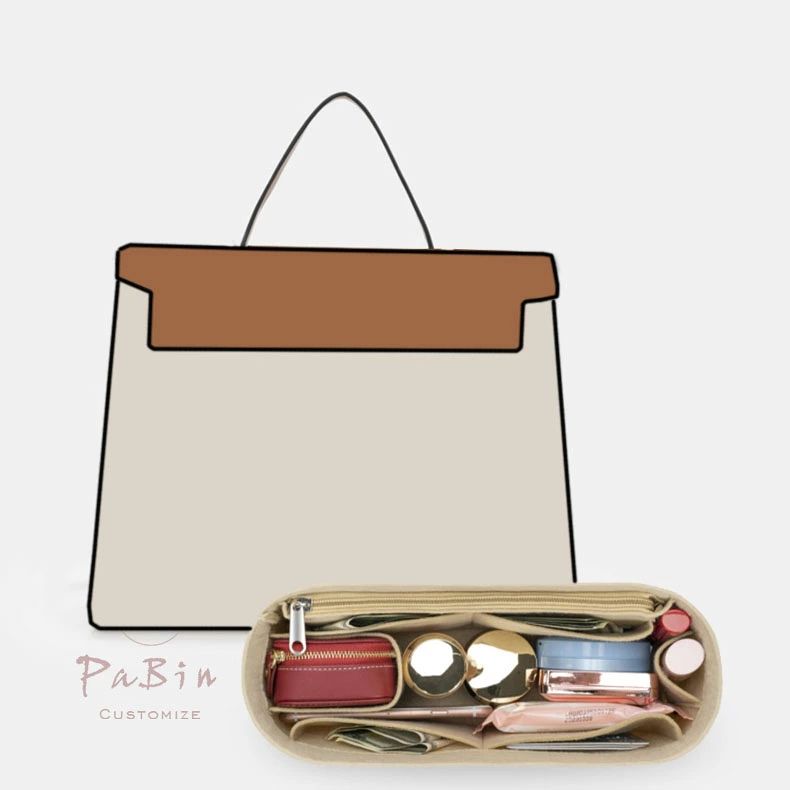 ブランド：BagCareご注意この商品は エルメス Hermes Herbag の互換商品です。バッグはただの参照物で、非売品です。柔らかい軽量フェルト生地素材が柔らかいので、財布などデリケートな小物に傷を付けず収納ができます！また、軽量でバッグの中に入れても重くならず便利です！ 収納簡単収納力抜群！仕切りポケット、携帯電話や鍵、化粧品、ハンカチ、財布、リップクリームなどの小物をキチンと収納でき、自分の必要なものを簡単に見つけます。 自立/型崩れ防止。単独で使うときはしっかり立つことができ、カバンの中に置いた時はバッグのへたる形も安定します。形は変形しやすく鞄に完璧な組み合わせ、たくさんものを入れてもしっかりしています。 ブランドのバッグに対応普段買っている共通のカバンに対して、サイズが合わないなどの気まずさを避けました。ご注意この商品はCELINEの互換商品です。柔らかい軽量フェルト生地素材が柔らかいので、財布などデリケートな小物に傷を付けず収納ができます！また、軽量でバッグの中に入れても重くならず便利です！ 収納簡単収納力抜群！仕切りポケット、携帯電話や鍵、化粧品、ハンカチ、財布、リップクリームなどの小物をキチンと収納でき、自分の必要なものを簡単に見つけます。 自立/型崩れ防止。単独で使うときはしっかり立つことができ、カバンの中に置いた時はバッグのへたる形も安定します。形は変形しやすく鞄に完璧な組み合わせ、たくさんものを入れてもしっかりしています。 ブランドのバッグに対応普段買っている共通のカバンに対して、サイズが合わないなどの気まずさを避けました。 【注意事項】 1.当店で取り扱っている商品は、ブランドバッグ用の「バッグインバッグ」「ショルダーストラップ」「バッグ改造用パーツ」などに限られます。商品ページに掲載されているバッグの画像はあくまで参考イメージであり、実際の販売商品ではございませんので、ご購入前に必ずご確認ください。誤解による返品につきましては、送料・手数料等はお客様のご負担とさせていただきます。 2.当店商品はお客様ご自身によるバッグの整理・カスタマイズを目的とした互換品・付属品です。改造や使用によりバッグが損傷したり、機能が失われたりする場合、当店はは一切の責任を負いかねますので予めご了承ください。 3.商品画像はお使いのモニタ端末などにより、実物と色味や質感が多少異なって見える場合がございます。 4.注文受付と入金確認の時間差により、稀に在庫切れが発生する可能性がございます。その際は誠に恐縮ですが注文をキャンセルさせていただきます。また複数商品をご購入の場合、発送方法が変更される可能性がございます。 5.ご登録住所に不備がある場合、商品をお届けできないことがあります。宛先不明による返送や再配達が生じた際の費用はお客様のご負担となりますので、住所情報の正確なご入力をお願い申し上げます。