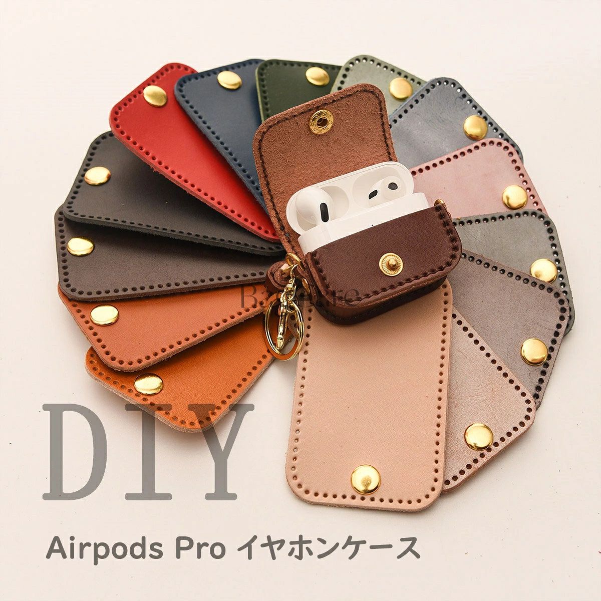 ブランド：BagCare 【DIY本革スマホケース キット】 ※本商品は完成品ではございません。未縫製の本革パーツ＋縫製工具セットです。ご自身でお縫いいただくキットとなります。 ※画像のイヤホンは参考用で、商品に含まれません。あらかじめご了承ください。 【注意事項】 1.当店で取り扱っている商品は、ブランドバッグ用の「バッグインバッグ」「ショルダーストラップ」「バッグ改造用パーツ」などに限られます。商品ページに掲載されているバッグの画像はあくまで参考イメージであり、実際の販売商品ではございませんので、ご購入前に必ずご確認ください。誤解による返品につきましては、送料・手数料等はお客様のご負担とさせていただきます。 2.当店商品はお客様ご自身によるバッグの整理・カスタマイズを目的とした互換品・付属品です。改造や使用によりバッグが損傷したり、機能が失われたりする場合、当店はは一切の責任を負いかねますので予めご了承ください。 3.商品画像はお使いのモニタ端末などにより、実物と色味や質感が多少異なって見える場合がございます。 4.注文受付と入金確認の時間差により、稀に在庫切れが発生する可能性がございます。その際は誠に恐縮ですが注文をキャンセルさせていただきます。また複数商品をご購入の場合、発送方法が変更される可能性がございます。 5.ご登録住所に不備がある場合、商品をお届けできないことがあります。宛先不明による返送や再配達が生じた際の費用はお客様のご負担となりますので、住所情報の正確なご入力をお願い申し上げます。