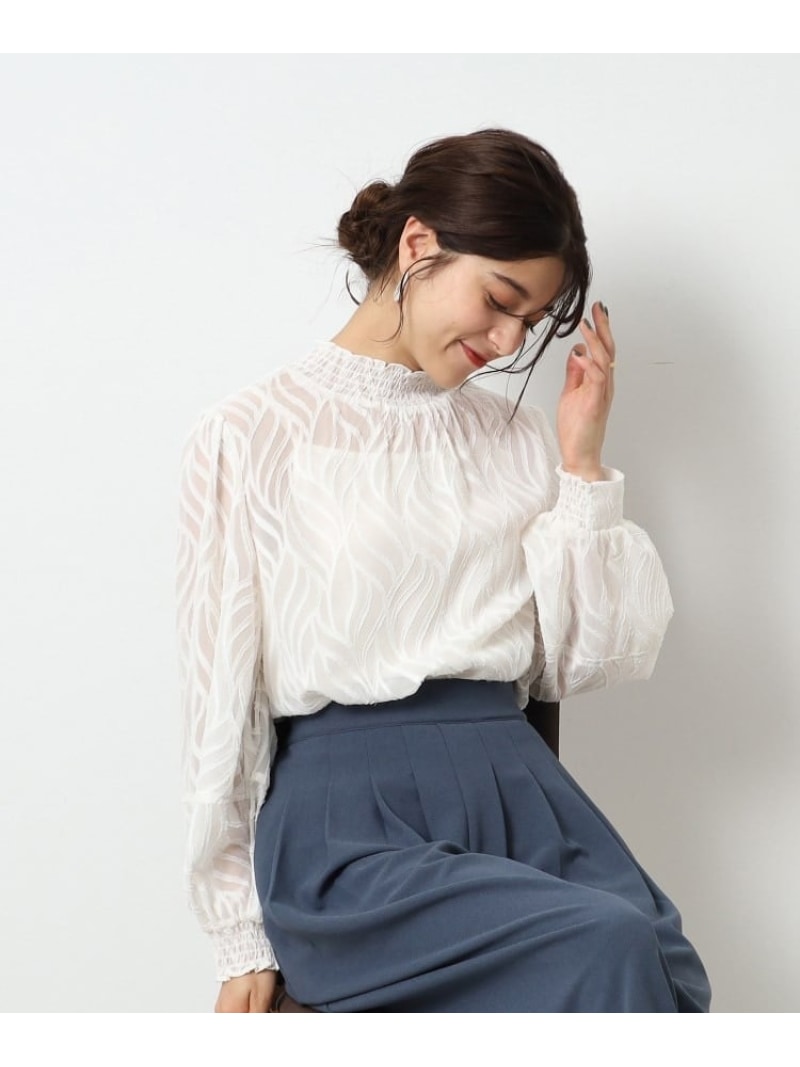 【SALE／10%OFF】【2点セット】シアージャカードシャーリングブラウス+キャミソール SHOO・LA・RUE シューラルー トップス シャツ・ブラウス ホワイト ブラック【RBA_E】[Rakuten Fashion]