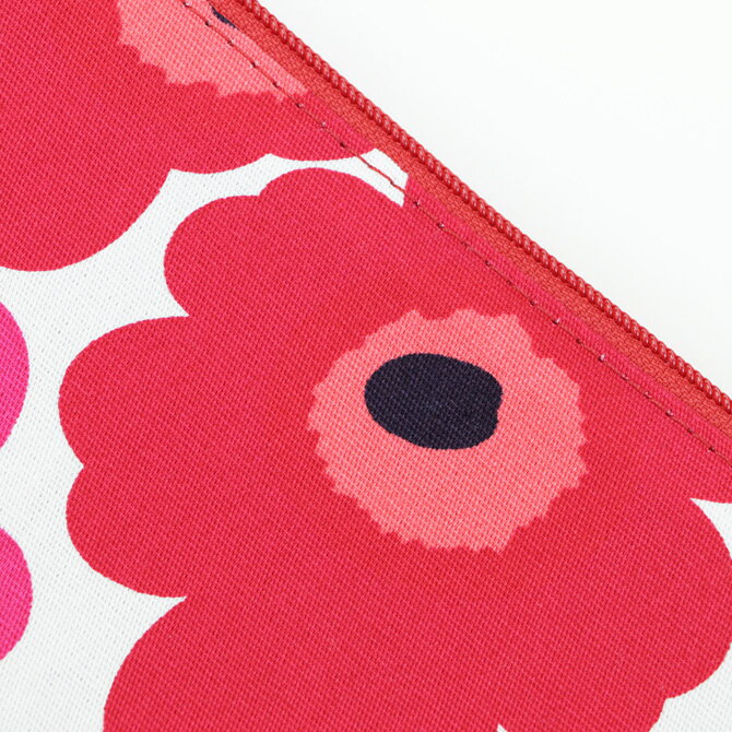 マリメッコ marimekko ミニウニッコ コスメポーチ 21x16.0cm （ホワイト×レッド）047198 001 MINI UNIKKO KAIKA 043444 化粧ポーチ メイクポーチ ポーチ 小物入れ 花柄 フラワー マチなし レディース 北欧 かわいい おしゃれ ギフト プレゼント【メール便なら送料無料】