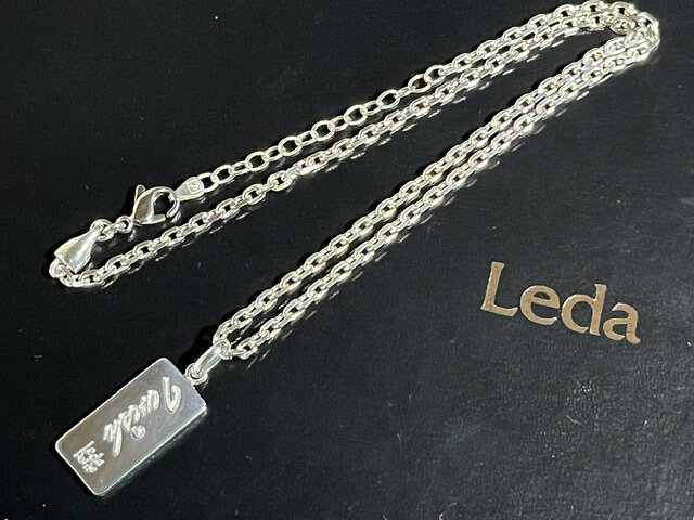 レダシルマ　アイウィシュ　プレートネックレス　店長の気まぐれタイムセール　プチシルマのジュエリーコレクション　Leda　特別価格!! 数量限定 プチシルマのレダからコンディショニングジュエリー「レダシルマ」が発売！ 店頭展示品につきわずかな擦れ等がある場合があります。少しでもお安く販売するため、 ケース(外箱)なし商品のみの発送となります。ご了承ください。お洒落を楽しみながら、つけれるのはないの？？？こんな声から生まれました「Ledaシルマ」特殊技術で素材にゲルマニウムを練りこんでいます。 肩こり、腰痛、膝の痛み・・・・。さまざまな体の症状を瞬時に緩和させる言われているゲルマニウムという不思議な物質。ゲルマニウムは、温度・光・電磁波などの少量のエネルギーで反応し、マイナスイオン電子を放出します。32℃以上で放出しますので、肌に直接着ければ体温で反応します。ゲルマニウムは磁気と違い、半永久的に効果が持続します。常に身に着けてお洒落と健康を楽しんでください！！商品詳細素材：ゲルマニム　銀　　 サイズ：長さ：45cm(アジャスター含む）チェーン幅約0.3cm　トップ横約1.2cm縦約2.3cm　　旧モデル品につき特別価格です。（メーカー保証は有償修理になります。ご了承ください。） 限定特価！！ 細身のチェーンをお探しの方に 数量限定の商品です。なくなり次第終了します。 血流の悪い方 肩こりなどコリでお悩みの方 オシャレと健康を楽しみたい方 はじめまして！手づくり石鹸とゲルマニウムを中心に、「美と健康」をテーマに選りすぐりの商品をお届けします。限定特価、数量限定品、ゆうパケット便を利用して送料を抑えた訳あり品などお客様に喜んでいただける商品をどんどん提案していきますので、お時間あるときにぜひのぞいてみてください。皆様のご来店お待ちしております。 1
