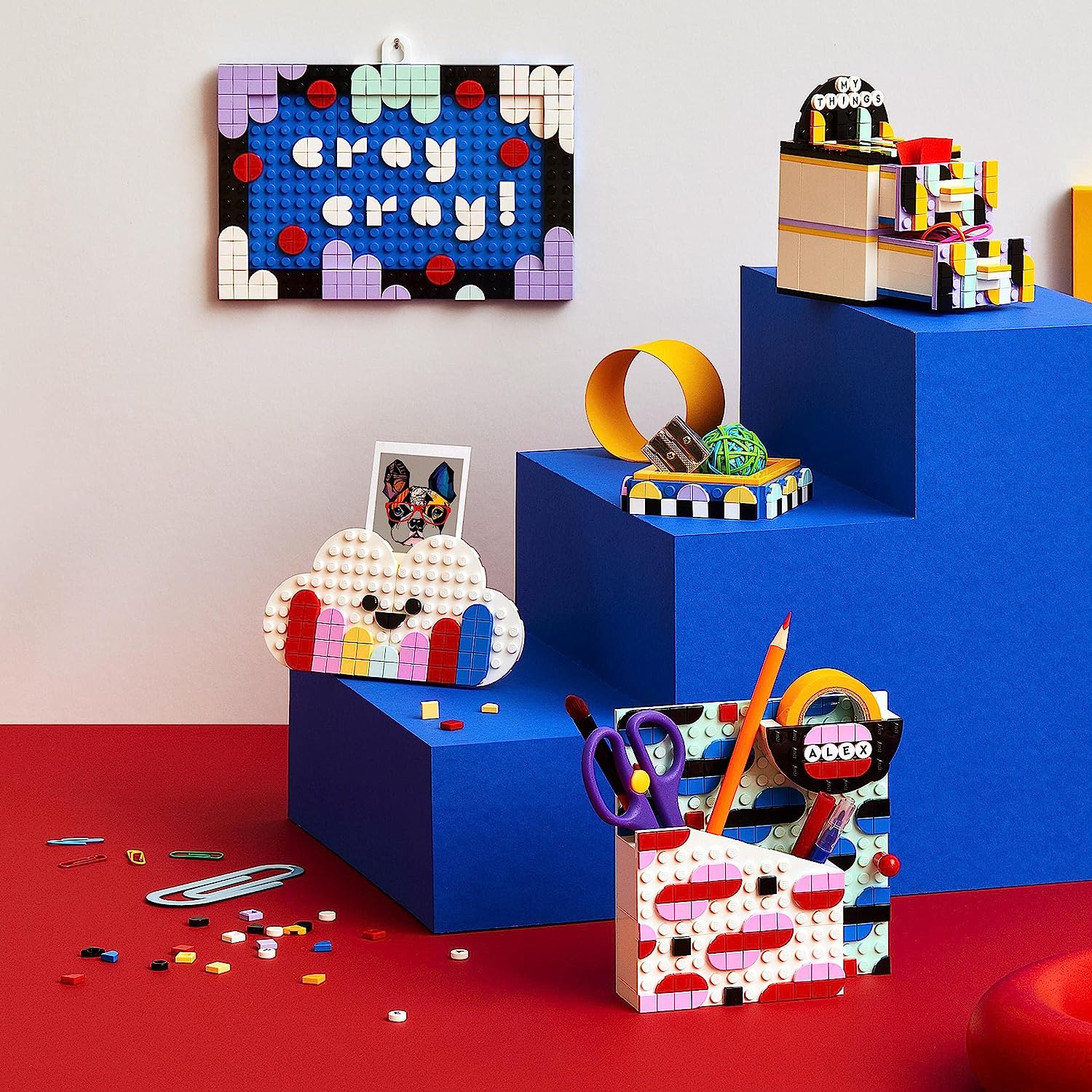 レゴ 【送料無料】LEGO 41938 DOTS Creative Designer Box, Lots of Extra DOTS, with Pencil Holder, Desk Organiser, Picture Frame & Door Sign for Kidsレゴ