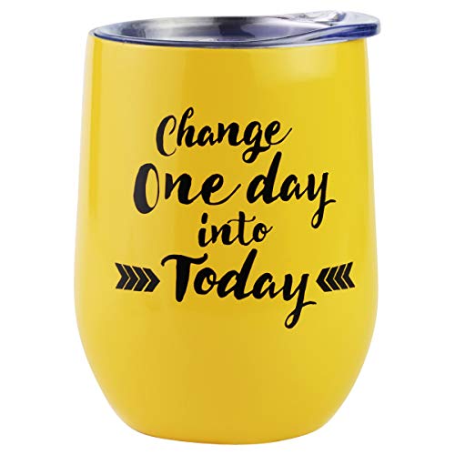 エネスコ Enesco 置物 インテリア 海外モデル アメリカ Enesco Our Name is Mud Get it Girl Change One Day into Today Wine Tumbler with Lid, 1 Count (Pack of 1), Yellowエネスコ Enesco 置物 インテリア 海外モデル アメリカ