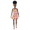 商品情報 商品名バービー バービー人形 Barbie Loves the Ocean Doll with Natural Black Hair, Pineapple Dress & Accessories, Doll & Clothes Made from Recycled Plasticsバービー バービー人形 商品名（英語）Barbie Loves the Ocean Doll with Natural Black Hair, Pineapple Dress & Accessories, Doll & Clothes Made from Recycled Plastics 商品名（翻訳）バービー人形、子供のおもちゃ、バービー海を愛する人形、自然な黒髪、人形のボディはリサイクルプラスチックから作られて、夏の服とアクセサリ。 型番HLP93 ブランドBarbie 商品説明（自動翻訳）リサイクルプラスチック*を使用したBarbie Loves the Oceanコレクションは、フレッシュなサマールックを次々と発表しています。リサイクル素材から作られた生地やアクセサリーを使ったこのラインの最新ドールたちは、トロピカルなテーマのサンドレスを着て、太陽の下でいろんな楽しみを思い起こさせてくれるでしょう。バービー人形は、海洋プラスチック*から作られています。別売りです。人形は単体では使用できません。色や装飾は異なる場合があります。*プラスチック部品は、正式なゴミ収集システムがない地域の水路から50km以内で調達されたプラスチックを90％使用しています。ドールヘッドを除く。 関連キーワードバービー,バービー人形このようなギフトシーンにオススメです。プレゼント お誕生日 クリスマスプレゼント バレンタインデー ホワイトデー 贈り物