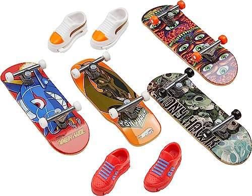 ホットウィール マテル ミニカー ホットウイール Hot Wheels Skate Tricked Out Pack, 4 Tony Hawk-Themed Fingerboards & 2 Pairs of Skate Shoes, Includes 1 Exclusive Set (Styles May Vary)ホットウィール マテル ミニカー ホットウイール