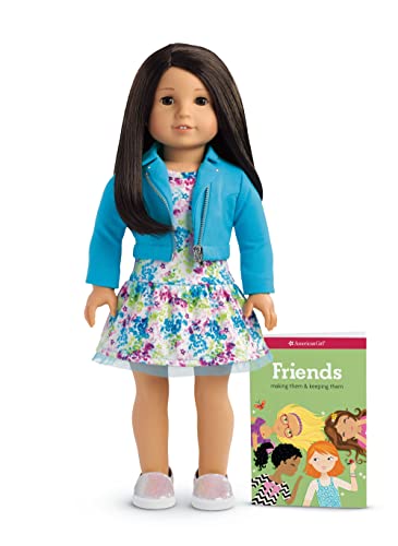 商品情報 商品名アメリカンガールドール 赤ちゃん おままごと ベビー人形 American Girl Truly Me 18-inch Doll #64 with Brown Eyes, Black Hair, and Light Skin with Neutral Undertones, For Ages 6+アメリカンガールドール 赤ちゃん おままごと ベビー人形 商品名（英語）American Girl Truly Me 18-inch Doll #64 with Brown Eyes, Black Hair, and Light Skin with Neutral Undertones, For Ages 6+ 商品名（翻訳）アメリカンガール 本当に私の人形 ＃64 茶色の目、黒髪、明るい肌色 型番GLH12 ブランドAmerican Girl 商品説明（自動翻訳）あなたの女の子が内面的にも外面的にもどんな人であるかを祝福してくれる友人を選びましょう。スポーツ界のリーダー。舞台のスター。教室での才能。トゥルーリー・ミーがあれば、女の子は誰でも、自分がどんな人間で、どんな人間になりたいかを自分で語ることができます。18インチのトゥルーリー・ミー人形は、滑らかに開閉する本物そっくりの目、スタイリングできるリアルな髪、柔らかいコットンのボディ、滑らかなビニールでできた可動式の頭と手足を持っています。ペーパーバックの本が付属：友だちをつくる、友だちを守る。このインタラクティブな本は、女の子が新しい友達を作り、今ある友情を最大限に生かす方法を学ぶのに役立ちます。クイズ、工作、アドバイス、実話が満載。 関連キーワードアメリカンガールドール,赤ちゃん,おままごと,ベビー人形このようなギフトシーンにオススメです。プレゼント お誕生日 クリスマスプレゼント バレンタインデー ホワイトデー 贈り物