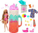 商品情報 商品名バービー バービー人形 Barbie Pop Reveal Doll & Accessories, Rise & Surprise Fruit Series Gift Set with Scented Doll, Squishy Scented Pet, Color Change, Moldable Sand & More, 15+ Surprisesバービー バービー人形 商品名（英語）Barbie Pop Reveal Doll & Accessories, Rise & Surprise Fruit Series Gift Set with Scented Doll, Squishy Scented Pet, Color Change, Moldable Sand & More, 15+ Surprises 商品名（翻訳）バービー・ポップ・リヴィール・ドール＆アクセサリー、ライズ＆サプライズ・フルーツ・シリーズ・ギフト・セット（香り付きドール、ふにゃふにゃ香りペット、カラー・チェンジ、成形可能サンドなど、15以上のサプライズ付き 型番HRK57 ブランドBarbie 商品説明（自動翻訳）バービー・ポップ・リヴィール・ライズ＆サプライズ人形とアクセサリーのギフトセットで、おままごとタイムが本当にポップに！カラーチェンジメイクの香り付きバービー人形、香り付きふにゃふにゃペット、型取り可能な砂、ファッション、ストーリーテリングアクセサリーなど、15個のサプライズを開封しよう。包装を解いて、カップのふたを持ち上げ、ハンドルのボタンを押すと、バービー人形が上に上がってきます。アイスキューブを開けて、中に入っているサプライズを見つけましょう！ミステリーバッグにはさらにアクセサリーが入っています。フルーツ柄のカバーアップ、靴、浮き輪、型抜きできる砂袋などが入っています。バービーをスタイリングして、太陽の下で一日楽しく過ごしたり、お顔の色を変えて表情を変えてみたり。この驚きに満ちたギフトセットで、子供たちは遊びの可能性を発見するのが大好きになるでしょう！ドール単体では使用できません。色や装飾は異なる場合があります。 関連キーワードバービー,バービー人形このようなギフトシーンにオススメです。プレゼント お誕生日 クリスマスプレゼント バレンタインデー ホワイトデー 贈り物