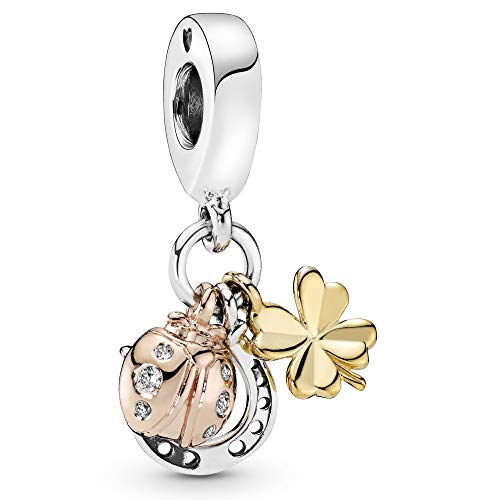 商品情報 商品名パンドラ ブレスレット チャーム アクセサリー ブランド Pandora Jewelry Horseshoe, Clover and Ladybird Dangle Cubic Zirconia Charm in Sterling Silver, 18CT Gold and 14K Rose Gold, With Gift Boxパンドラ ブレスレット チャーム アクセサリー ブランド 商品名（英語）Pandora Jewelry Horseshoe, Clover and Ladybird Dangle Cubic Zirconia Charm in Sterling Silver, 18CT Gold and 14K Rose Gold, With Gift Box 商品名（翻訳）パンドラ ジュエリー 馬蹄、クローバー、テントウムシ ダングル キュービックジルコニア チャーム スターリングシルバー、18Kゴールド、14Kローズゴールド ギフトボックス付 型番798717C01-BOX 海外サイズOne Size (Pack of 1) ブランドPandora 商品説明（自動翻訳）パンドラ・ジュエリーの美しさに浸ってください。パンドラのジュエリーは、あなたのスタイルを通して、あなたらしさを表現します。パンドラのジュエリーは、母の日、誕生日、クリスマスなど、さまざまなギフトに最適です。パンドラのジュエリーは、母の日や誕生日、クリスマスなど様々なギフトシーンに最適です。パンドラは、それぞれのジュエリーのデザインに最も美しい素材を見つけるだけでなく、最も責任ある仕事をするよう努力しています。パンドラは、新しいコレクションを発表するたびに、ジュエリーのデザインとクラフツマンシップのレベルをさらに高めていきます。私たちは、低炭素なビジネスを目指し、製品のデザインから使用後まで、循環型であることを追求し、包括的で多様性があり、公正であることの意味を示す模範となることを目指しています。ひとつひとつのチャームには意味があり、時には多くの意味があります。ひとつはデザイナーによるもので、もうひとつはそれを身につけ、愛する人によるものです。色や柄を祝うものであれ、国や行事、活動、そして最も重要な人への賛辞であれ、それぞれのチャームはユニークなスタイルを披露しながら、身につける人の個人的なストーリーを語るようにデザインされています。パンドラのチャームは、ブレスレットやネックレスに愛情を込めて身につけられます。パンドラのジュエリーのテーマ、美学、そしてコラボレーションからインスピレーションを得て、あなただけのスタイルストーリーを語りましょう。パンドラであなただけのスタイルを楽しみましょう。 関連キーワードパンドラ,ブレスレット,チャーム,アクセサリー,ブランド,かわいい,おしゃれ,デンマーク,コペンハーゲン,このようなギフトシーンにオススメです。プレゼント お誕生日 クリスマスプレゼント バレンタインデー ホワイトデー 贈り物