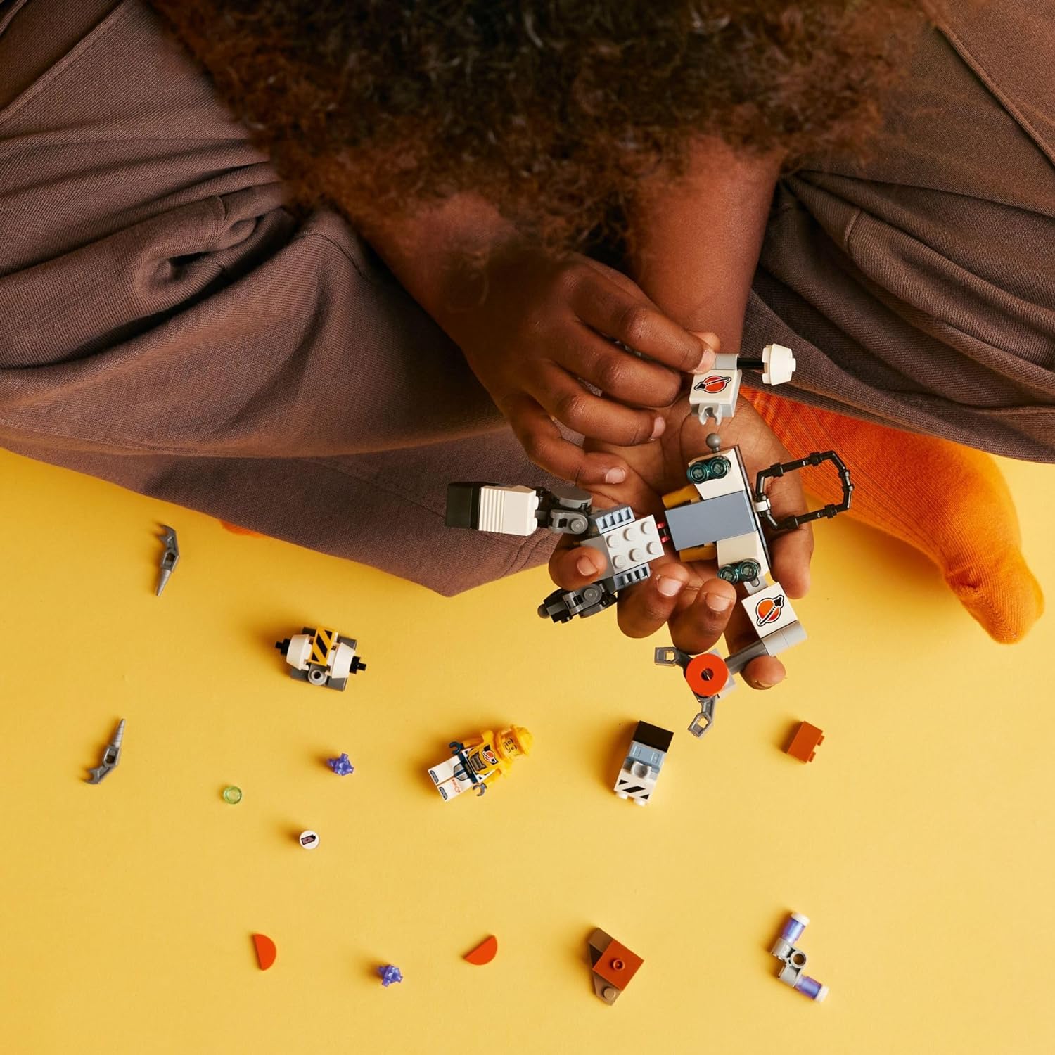レゴ LEGO City Space Construction Mech Suit Building Set, Fun Space Toy for Kids Ages 6 and Up, Space Gift Idea for Boys and Girls Who Love Imaginative Play, Includes Pilot Minifigure and Robot Toy, 60428レゴ 3