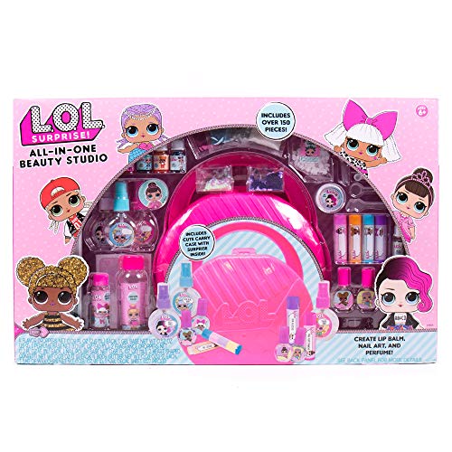 商品情報 商品名エルオーエルサプライズ 人形 ドール L.O.L. Surprise! All-in-One Beauty Studio by Horizon Group USA, Explore 3 Craft Activities. Create DIY Lip Balms, Nail Art & perfumes. Stickers, Fragrances, Glitter & More Includedエルオーエルサプライズ 人形 ドール 商品名（英語）L.O.L. Surprise! All-in-One Beauty Studio by Horizon Group USA, Explore 3 Craft Activities. Create DIY Lip Balms, Nail Art & perfumes. Stickers, Fragrances, Glitter & More Included. 商品名（翻訳）L.O.L.サプライズ!ホライゾングループUSAのオールインワンビューティースタジオでは、3つのクラフトアクティビティを体験できます。リップバーム、ネイルアート、香水をDIY。ステッカー、フレグランス、グリッター、その他も含まれています。 型番87687-KOHLS 海外サイズOne Size ブランドL.O.L. Surprise! 商品説明（自動翻訳）Style:3-in-1 Beauty Studio L. O. L. 3-In-1 Beauty Studioで一点物のリップバーム、ネイルアート、スプレー香水を作りましょう。楽しくフルーティーなフレーバーの5色のカラーチェンジ、カラーブロックのリップバームを作りましょう。3つのきらめく香水の香りをミックスしてデコレーションし、きらめくボディグリッターとカラフルなコンフェッティを追加することで、新しい香りをいくつかのピッツァズを与えます。キラキラしたグリッターやハート型のスパンコールを使って、カスタムネイルのコンフェッティを作成し、楽しいネイルデカールを追加して、あなたの外観を仕上げます。6歳以上の方にお勧めです。 関連キーワードエルオーエルサプライズ,人形,ドールこのようなギフトシーンにオススメです。プレゼント お誕生日 クリスマスプレゼント バレンタインデー ホワイトデー 贈り物