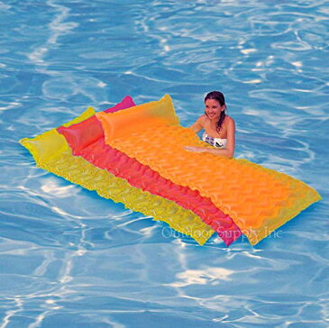 フロート プール 水遊び 浮き輪 【送料無料】Intex - Tote-N-Float Wave Inflatable Air Mat, (90 inches X 34 inches), (Colors May Vary), (2 Pack)フロート プール 水遊び 浮き輪