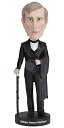 商品情報 商品名ボブルヘッド バブルヘッド 首振り人形 ボビンヘッド BOBBLEHEAD Royal Bobbles William Henry Harrison Bobblehead, Premium Polyresin Lifelike Figure, Unique Serial Number, Exquisite Detailボブルヘッド バブルヘッド 首振り人形 ボビンヘッド BOBBLEHEAD 商品名（英語）Royal Bobbles William Henry Harrison Bobblehead, Premium Polyresin Lifelike Figure, Unique Serial Number, Exquisite Detail 商品名（翻訳）ロイヤルボブルス ウィリアム・ヘンリー・ハリソン ボブルヘッド 型番68279 海外サイズ8 inches ブランドRoyal Bobbles 商品説明（自動翻訳）ウィリアム・ヘンリー・ハリソン（William Henry Harrison）は、1841年に第9代アメリカ合衆国大統領を務めたアメリカの軍人・政治家である。ハリソンは、任期（最短在任期間）の31日後に腸チフス、肺炎、またはパラチフス熱で死亡し、在任中に死亡した初の大統領となった。彼の死は、ジョン・タイラー副大統領が大統領に就任するのか、それとも単に空位の職務を遂行するだけなのかが憲法上明確になっていなかったため、大統領職の継承に関する憲法上の危機を引き起こしました。タイラーは、大統領職の全権と義務を遂行するという憲法上の義務を主張して大統領宣誓を行い、大統領が離任した場合の大統領権力の秩序ある移転のための重要な前例を作ったのです。 関連キーワードボブルヘッド,バブルヘッド,首振り人形,ボビンヘッド,BOBBLEHEADこのようなギフトシーンにオススメです。プレゼント お誕生日 クリスマスプレゼント バレンタインデー ホワイトデー 贈り物