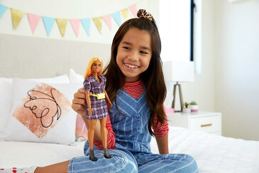 バービー バービー人形 ファッショニスタ 【送料無料】Barbie Fashionistas Doll #161 with Puff Sleeve Plaid Blazer Dress, Toy for Kids 3 to 8 Years Oldバービー バービー人形 ファッショニスタ