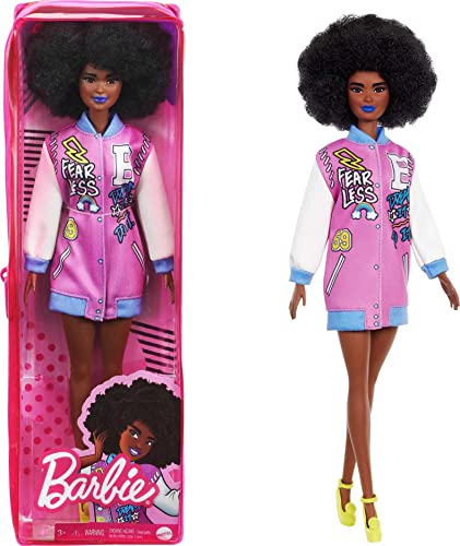 バービー バービー人形 ファッショニスタ Barbie Fashionistas Doll #156 with Brunette Afro & Blue Lips Wearing Graphic Coat Dress & Yellow Shoes, Toy for Kids 3 to 8 Years Oldバービー バービー人形 ファッショニスタ