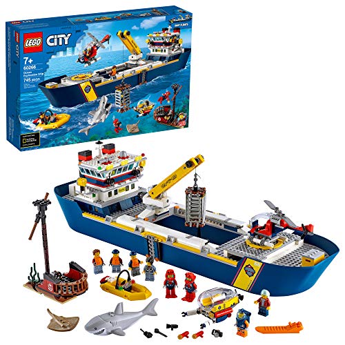 レゴ シティ 【送料無料】LEGO City Ocean Exploration Ship 60266, Toy Exploration Vessel, Mini Helicopter, Submarine, Shipwreck with Treasure, Lifeboat, Stingray, Shark, Plus 8 Minifigures (745 Pieces)レゴ シティ