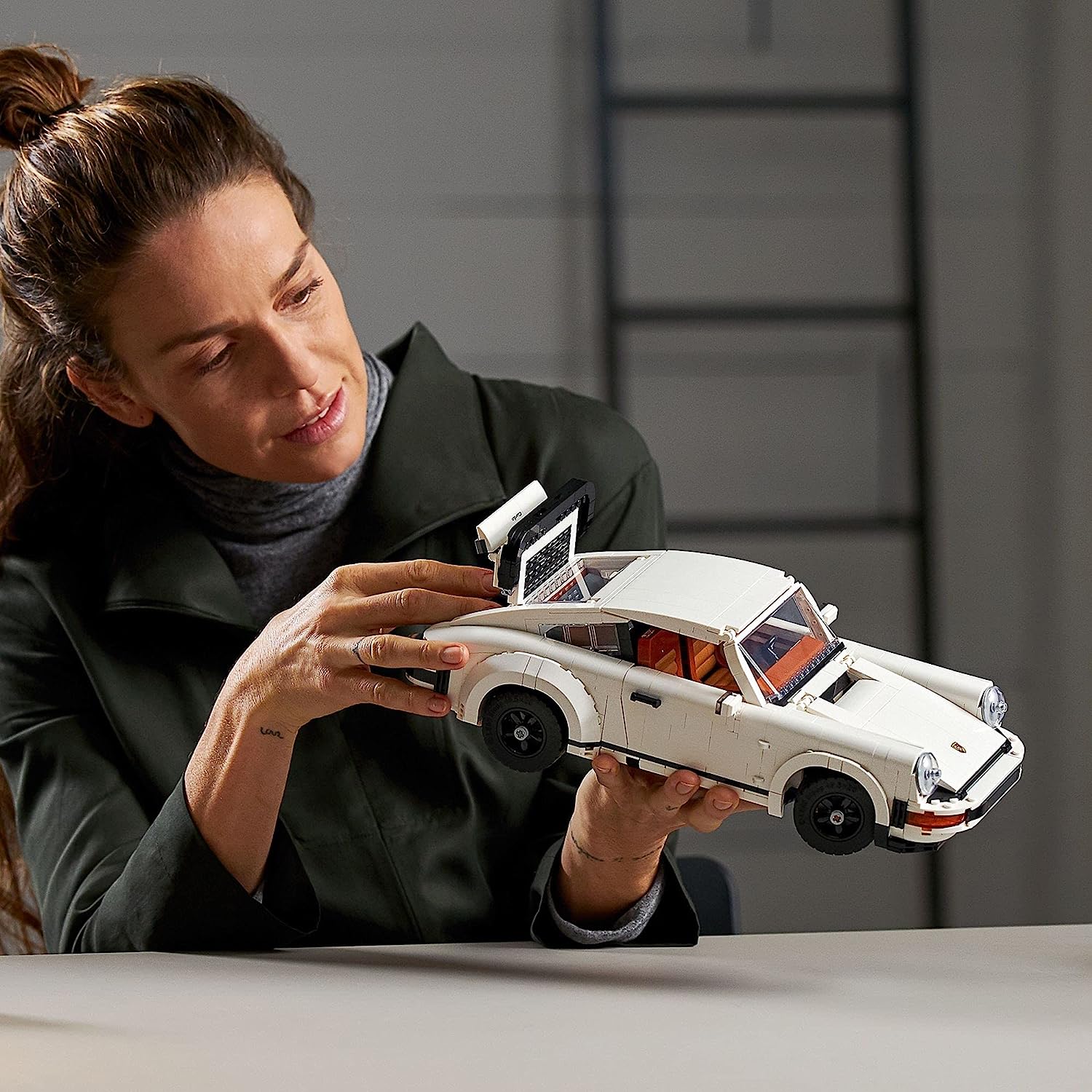 レゴ 【送料無料】LEGO Porsche 911 (10295) Model Building Kit; Engaging Building Project for Adults; Build and Display The Iconic Porsche 911; New 2021 (1,458 Pieces)レゴ