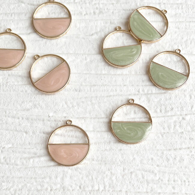 チャーム 半円 マーブルピンク グリーン メタルフレーム 4個