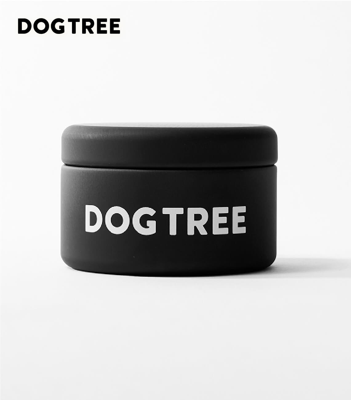 大好評のDOGTREEオリジナルおやつ缶！ マットな質感のおやつ缶に DOGTREEのロゴを片面に入れ、シンプルなデザインで作りました。 黒・白の2色展開。 手のひらにのる小ぶりなサイズ感で、お散歩時のおやつの持ち運びに最適です。 製造にこだわり抜いたおやつ缶は、しっかりと密封されながらも力要らずで開けることができます。 アクセサリー、サプリなど小物入れにも◎ シンプルなデザインなので、どんなインテリアにも馴染みます。 プレゼントにもぜひ！ 商品仕様 【商品名】DOGTREE（ドッグツリー）オリジナルおやつ缶 【カラー】黒（マットブラック） / 白（マットホワイト） 【サイズ】直径：74mm / 高さ：49mmトリーツ缶 おやつ缶 犬 おやつ入れ トリーツ 缶 トリーツケース 携帯おやつケース お散歩グッズ 誕生日 誕生日ギフト 誕生日プレゼント ドッグツリー dogtree ペット用品 犬