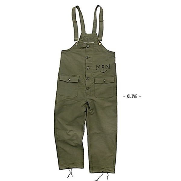 ■サイズ・色違い・関連商品■S オリーブ[当ページ]■S ネイビー■M オリーブ■M ネイビー■商品内容第二次世界大戦で壊滅したフランス海軍は戦後アメリカ、イギリス軍の援助で再編され、艦艇の他、被服類も供与されました。その中には、デッキパンツも含まれていました。高い防寒性と機能性をもったこれらの被服はフランス海軍将兵にも好評で、供与と製造が終了した1960年代からフランス軍によってコピー生産され、初期型はカーキ、70年代の後期型にはオリーブグリーンで製造され、フランス海軍のデッキパンツのデザインに大きな影響を与えました。弊社の製品は内側のライナーを廃止し、タウンユースで履けるように仕様変更しています。裾幅調整用にドローコードが付いています。左胸にフランス海軍の紋章がカスレプリントされ、ミリタリームードとビンテージムードを表現しています。前立ては、ボタンとジッパーの比翼式で風の巻き込みを防ぎます。ポケットはフロントにボタン蓋付きポケットが2ヶ所、ヒップにオープンポケットが2ヶ所付いています。■商品スペック○商品名：フランスタイプ海軍デッキパンツ○型番：PP236YN○カラー：オリーブ、ネイビー○材質：コットン100%○生産国：中国○サイズ：《3（S相当サイズ）》 ウェスト／約94cm 股上／約55cm 股下／約69cm モモ幅／約33cm 裾幅／約23cm《2（M相当サイズ）》 ウェスト／約98cm 股上／約55cm 股下／約70cm モモ幅／約35cm 裾幅／約25cm《1（L相当サイズ）》 ウェスト／約102cm 股上／約58cm 股下／約71cm モモ幅／約37cm 裾幅／約27cm○スペック：前立て／ボタン5個ジッパー比翼式 ポケット／4ヶ所 裾幅調整ドローコード○特記事項：左胸の海軍紋章はビンテージムードを表現するために、わざとカスレさせていますのでご承諾下さい。これによる返品は出来ませんので予めご承諾下さい。■送料・配送についての注意事項●本商品の出荷目安は【1 - 8営業日　※土日・祝除く】となります。●お取り寄せ商品のため、稀にご注文入れ違い等により欠品・遅延となる場合がございます。●本商品は仕入元より配送となるため、沖縄・離島への配送はできません。