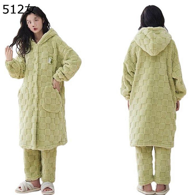 　　　 ◆◇◆人気の秘密◆◇◆ 【サイズ推薦体重】M：40-50kg、L：50-60kg、XL：60-70kg、2XL：70-80kg 【柔らかいフランネル素材】柔らかい厚手のブランケットみたいなあったか素材でありながら、とても軽く着心地がいいです！ 寒さが苦手な方におすすめます。 【ソフトな肌触り】厚手生地のルームウェアですが軽量でソフトな肌触りします。冬場でも乾きやすい素材を採用してます。毛玉が出るや退色、変形などの問題は一切ありません。 【保温性】高品質素材の使用で、保温性が優れて、お肌に染み込んでいくような気持ちの良い着心地、ふんわり、暖かいパジャマです。 【使用シーン】着心地が良く、お休み前のひとときや、お部屋で過ごすリラックスタイムにぴったりな一着！お洒落なパジャマですので、家事の時も、食事の時も動きやすいです。 　　　◆◇◆注意事項◆◇◆ご覧のモニターの環境、撮影環境により実物と色味が異なって見える場合がございます。湿った状態で他のものと擦り合わせると色が移る恐れがあります。濃色品の洗濯時は、白色、淡色と分けて洗ってください。説明 商品について 機械による生産のため、生地の継ぎ目の若干のズレや多少のほつれなど、形やサイズに多少の誤差が生じる場合や他繊維が混紡している場合もございますが、品質上の問題はございませんので、予めご理解下さいますようお願い致します。 商品によって素材の性質上、製造過程において染料などの特有の匂いが多少強く感じられるものもございますが、数日のご使用や陰干しなどで、ほとんど匂いは感じられなくなりますので、ご安心ください 発送上の状態によって商品がシワになる場合がございます。予めご了承くださいませ。