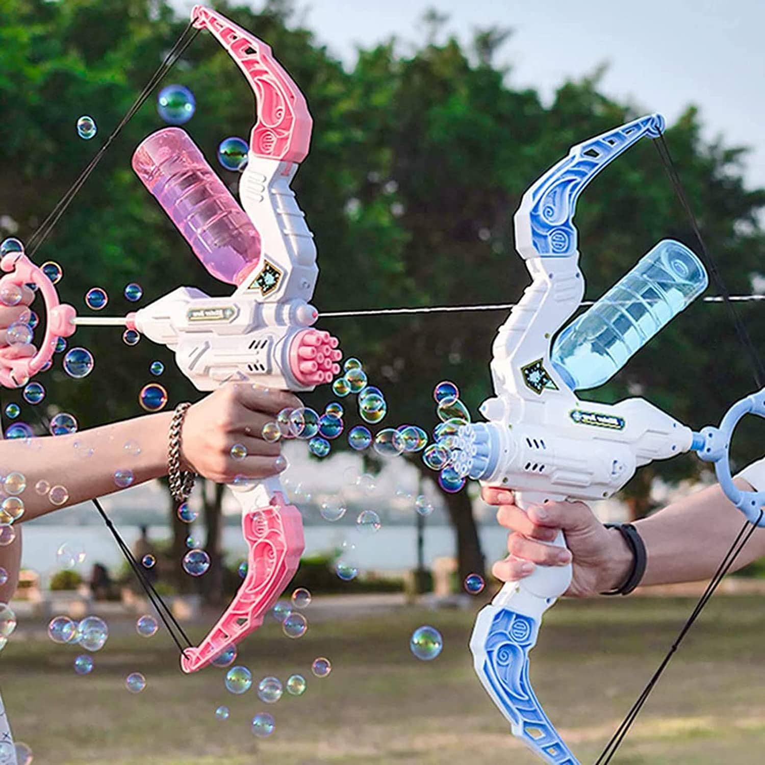 「10％OFFクーポン配布中」バブルマシーン 水鉄砲 超強力飛距離 シャボン玉 バブルメーカー 弓のデザイン カラフルライト付き 泡製造機 自動 手動 シャボン玉製造機 舞台効果