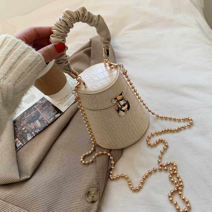 ショルダーバッグ ミニバッグ カバン レディース 2way 斜め掛け 肩掛け 手持ち 軽量 コンパクト クロコ柄 6色展開 オールシーズン チェーンストラップ イベント 休日 お出かけ デート 結婚式 二次会 エレガント おしゃれ きれいめ 上品 存在感 大人可愛い 20代 30代 40代