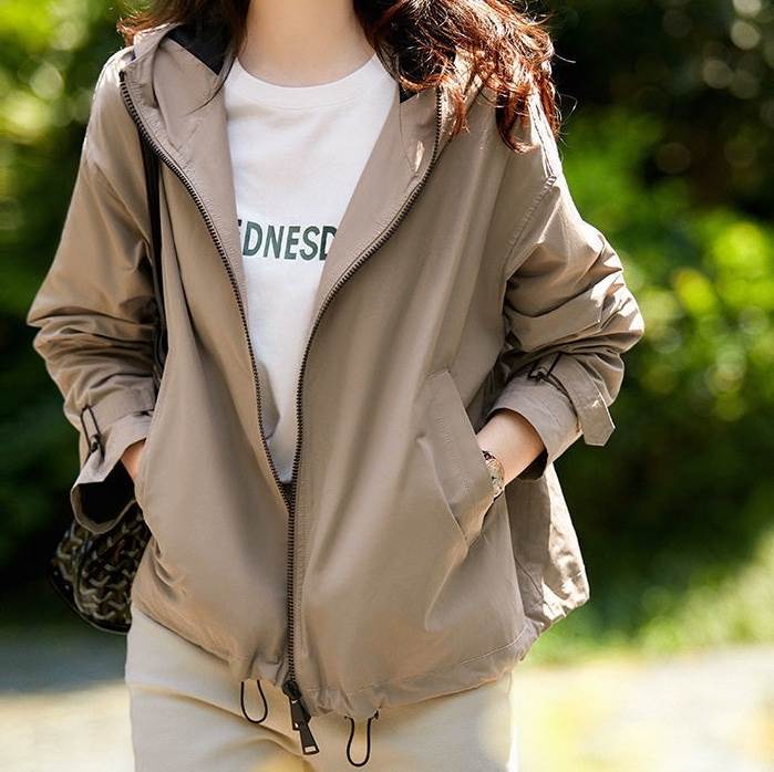 アウター ジャケット レディース ウィンドブレーカー 長袖 フード 前開き シンプル カジュアル おしゃれ かっこいい レトロ こなれ感 ラフ メンズライク マニッシュ ボーイッシュ 抜け感 ベーシック ナチュラル 無地 春 秋 お出かけ アウトドア 旅行 公園 休日 カフェ 楽ちんのサムネイル