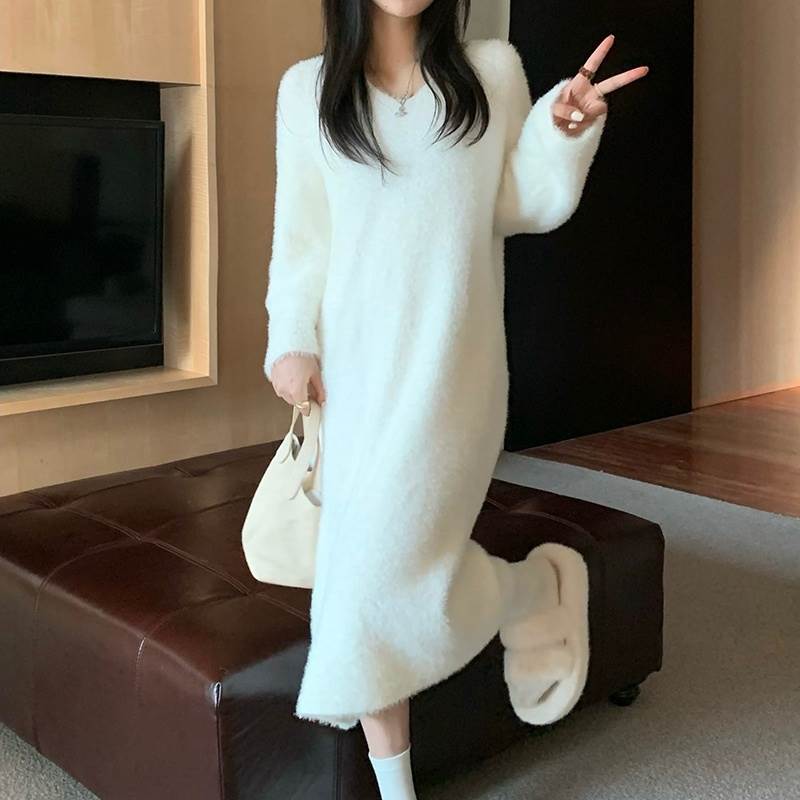 ロングワンピース レディース 長袖 Vネック ふわふわ 大人可愛い きれいめ シンプル 上品 おしゃれ カジュアル こなれ感 個性的 主役級 存在感 抜け感 秋 冬 ベーシック ナチュラル キュート フェミニン 無地 女性用 ママ 送料無料 白 カーキ ピンク グレー 黒 フリーサイズのサムネイル