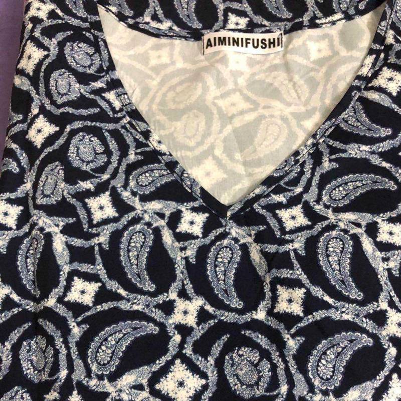 ワンピース レディース ロング丈 柄 長袖 ボリューム袖 Vネック Aライン ハイウエスト 薄手 きれいめ シンプル 上品 お洒落 大人 可愛い 女子 春 秋 10代 20代 30代 体型 カバー 楽ちん ゆったり 普段使い ナチュラル レトロ フェミニン ネイビー 休日 お出かけ デート