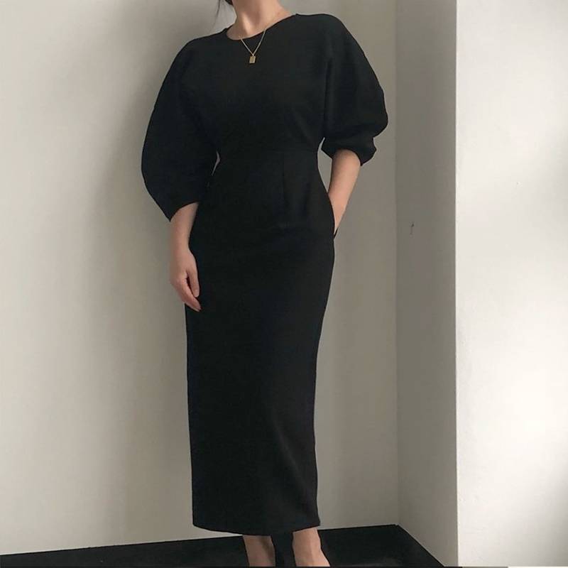 ワンピース レディース ロング アンクル丈 7分袖 ボリューム袖 無地 ラウンドネック ストレート ウエストマーク きれいめ シンプル 大人 上品 おしゃれ かっこいい こなれ感 クール モード エレガント フォーマル 春 秋 冬 ホワイト ブラック 2色展開 個性的 おでかけ
