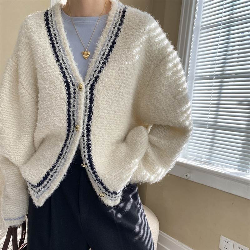 トップス カーディガン レディース 長袖 Vネック もこもこ ふわふわ 前開き ボタン ヴィンテージ ニット 大人可愛い きれいめ シンプル カジュアル おしゃれ こなれ感 ガーリー ルーズ 抜け感 キュート ベーシック アメリカン プレッピー 送料無料 白 青 グレー フリーサイズのサムネイル