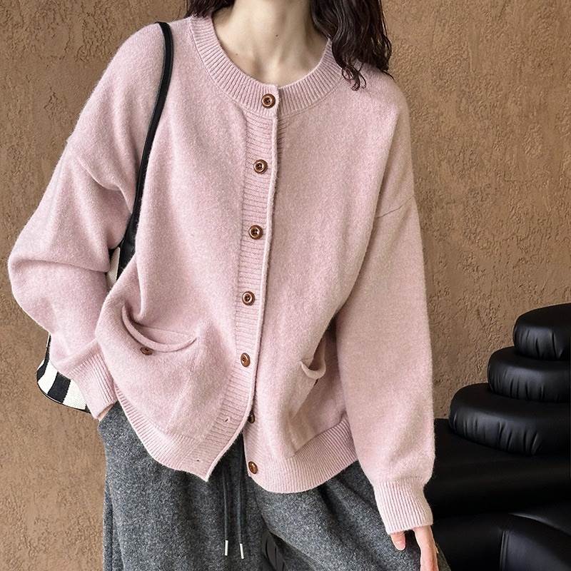 トップス ニット セーター カーディガン レディース 前開き 長袖 ラウンドネック オーバーサイズ フェミニン ストリート ポケット ボタン ヴィンテージ シンプル カジュアル おしゃれ こなれ感 抜け感 ベーシック 送料無料 ピンク 白 グレー フリーサイズ 定番 着回しのサムネイル