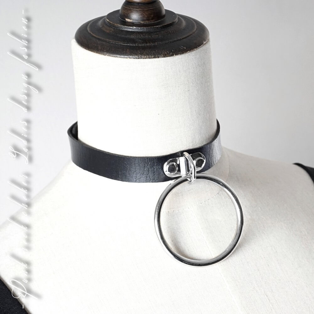 【毎日当日発送】 直径6cm大きなリングの チョーカー ブラック モード系 PUレザー パンクロック ストリート系 ベルト 細め ゴスロリ ダンス衣装 シルバー...