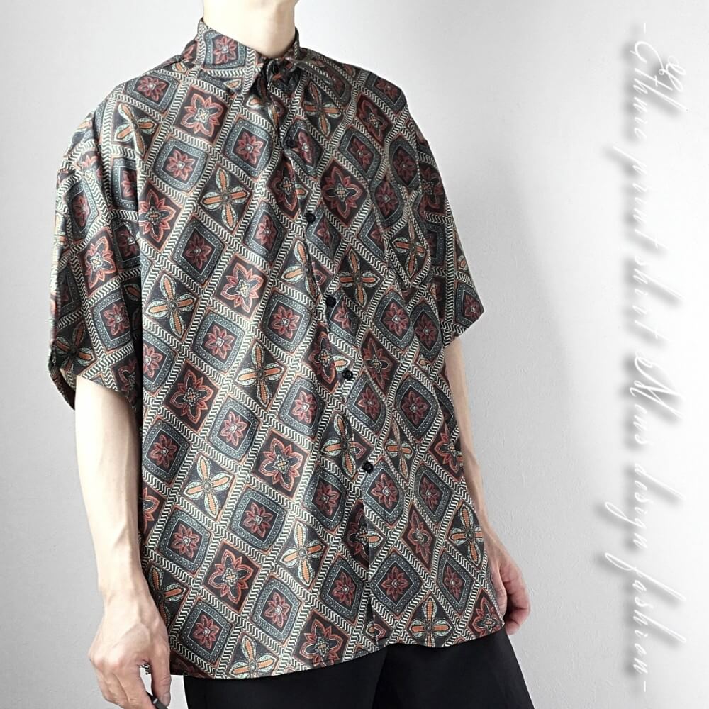 【土日も発送】 大きいサイズ ヴィンテージ風 エスニック調 総柄 シャツ 半袖 アジアン ダンス 衣装 原宿系 韓国 春夏 秋冬 個性的 幾何学模様 オーバーサ...