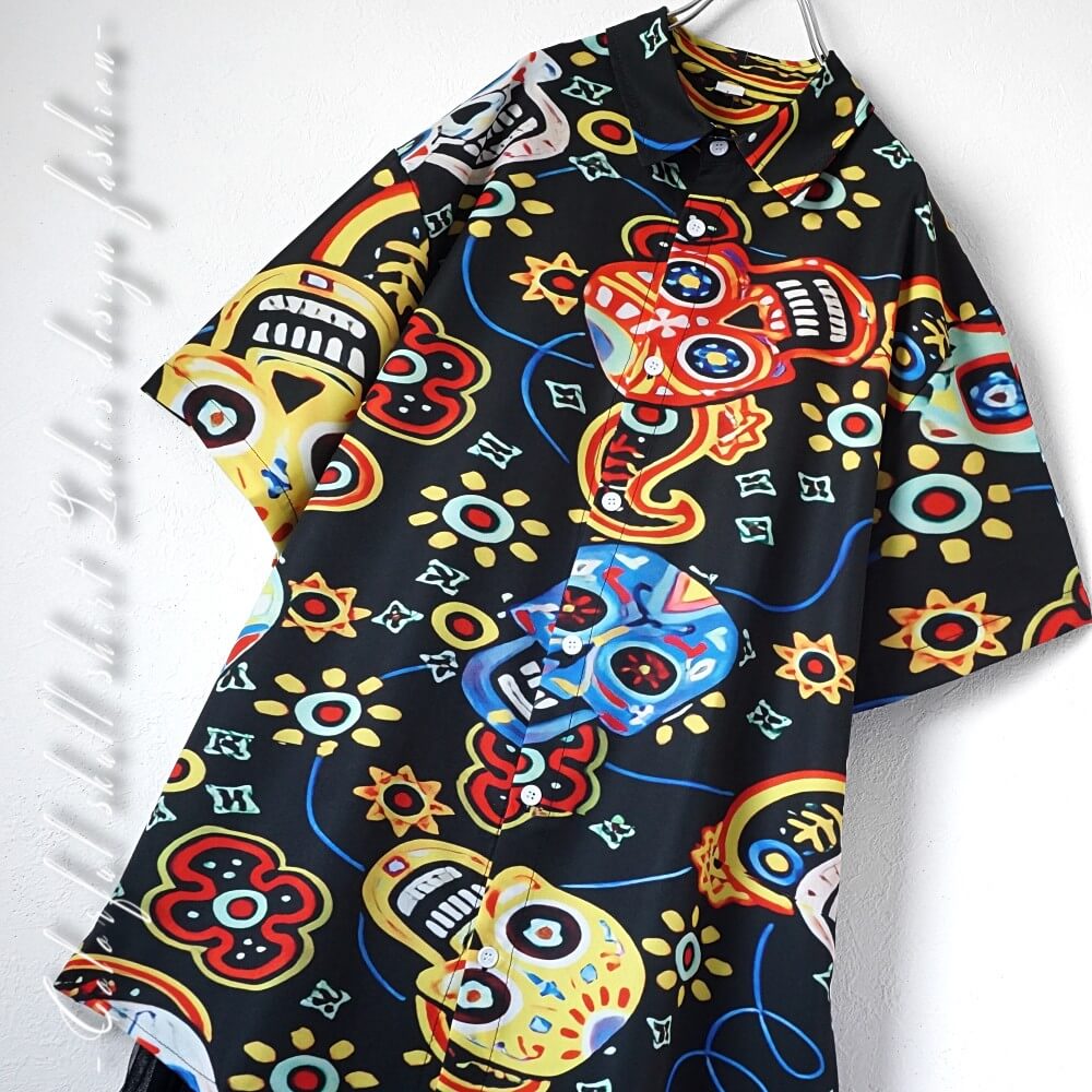 【土日も発送】 大きいサイズ ブラックベース カラフル ドクロ 総柄 シャツ 半袖 トップス プリント ダンス衣装 アート 黒 ストリート系 骸骨 スカル 原宿...