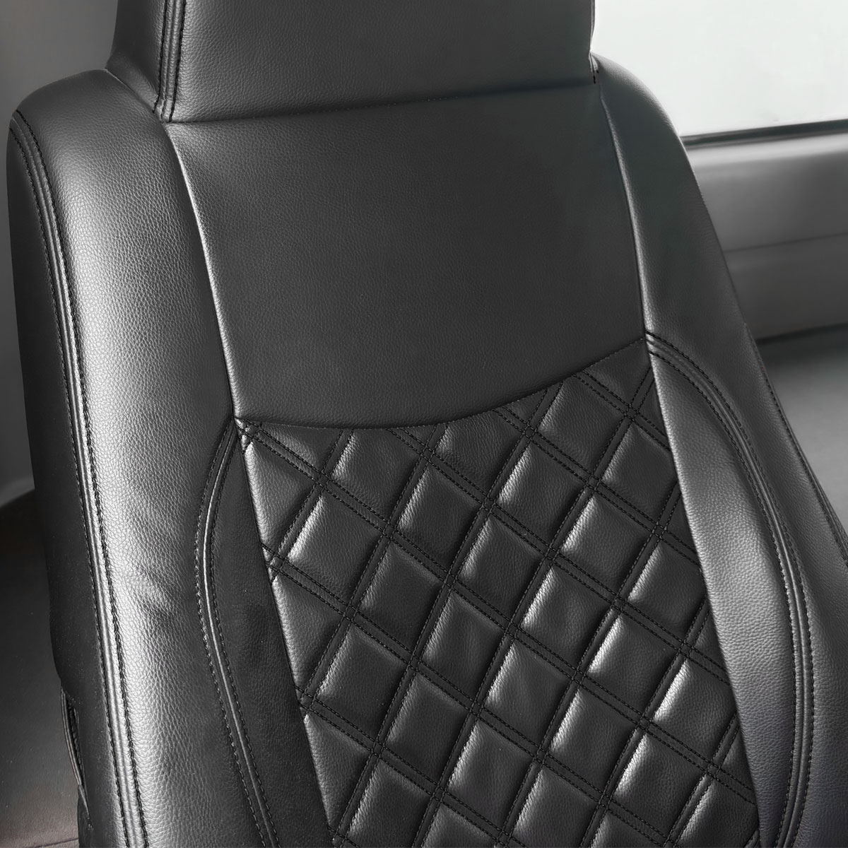 ジェネレーション キャンター ワイド シートカバー 運転席側 助手席 左右セット ブラックステッチ 別体型 キルト ダンプ いすゞ 艶無し PVCレザー 2トン ジェネレーションキャンター ブラック 黒 FE8 7型