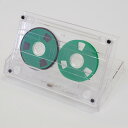 ・オープンリール風カセットテープ 46分 グリーン ハーフ内にオープンリールを模した装飾を取付けた 録音用カセットテープです。 国内メーカー製Normal(TYPE I)テープを採用した事で、 高音質且つあらゆる機器での音楽録音にご使用頂けます。 テープの長さはリールから大きくはみ出し過ぎない 46分テープを採用し見た目にも拘っています。 お手持ちの機器撮影用として使用して頂くだけで、 機器等の写真映えを大きく向上させる事が可能ですので、 お手元に1本お持ち頂ければSNS等への 情報発信時にお役立ち頂ける事請け合いです。 (製品構成) 　・オープンリール風カセットテープ 1巻 　・カセットテープケース 1個 　・タイトル記入用ラベルシール 1枚 (商品情報) 　JANコード : 4589411502090 　発売開始日 : 2023/7/10 (商品についての注意点) ・通常のカセットテープよりリール部分の重さがある為、 　例えばゴムベルトが伸びている等、正常な状態より 　トルクの低下した、特にポータブル機器では、 　早送りや、巻き戻しが行えない場合がございます。 　予めご了承頂いた上でのご購入をお願い致します。 ・本製品は限定生産品です。 　使用している部材在庫が無くなり次第、 　販売を終了致します。 ・本製品には一部他社メーカー様の部材を使用していますが、 　本製品に関するお問い合わせ等は当ショップにお願い致します。 (注文、配送に付いて) こちらの商品は基本 「メール便(全国250円均一、ポスト投函、追跡可能)」 での配送となります。配送はポスト投函となり、 投函後に発生した盗難等の補償は一切出来ません。 代金引換ご希望や盗難等トラブルが心配な方、配送時間指定をご希望の方は、 注文画面にて「宅配便(代引き対応、手渡し配達)」に 変更可能ですので、そちらをご検討頂けますよう、よろしくお願い致します。 複数商品をお買い上げのお客様で、配送サイズがメール便の 容量を超えてしまった場合には、宅急便に変更される場合があります。 この際、時間指定等宅配便サービスは承れませんが、変更された場合でも、 送料はメール便料金(250円)となります。 ご注文商品の合計金額が3,980円以上の場合は、 配送方法に関わらず送料無料となります。 ※商品の写真には開発中の物も含まれます。 ※商品仕様は改良の為、断り無く変更される事が御座います。