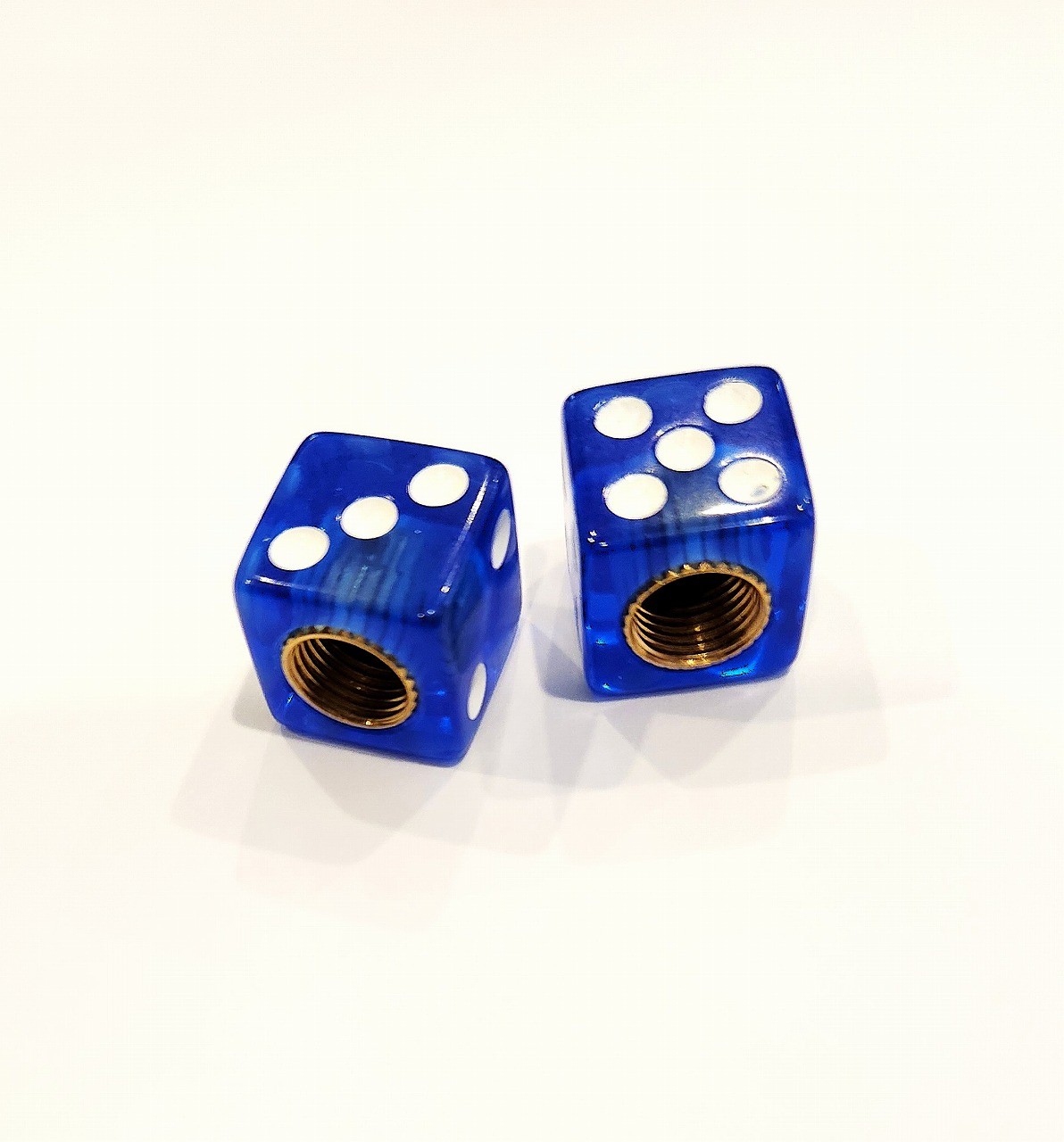 エアーバルブキャップ　サイコロ　ブルー（青）　ホイールのエアーバルブに取付けるオシャレなバルブキャップ（500582）