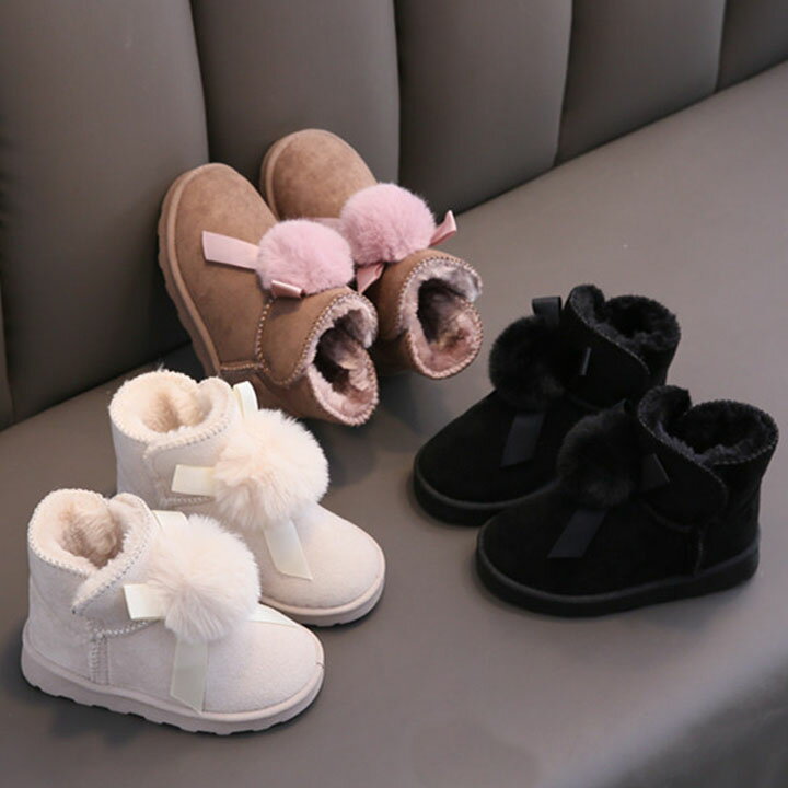 商品内容：子供靴 素材：ポリエステル カラー：ブラック、ベージュ、パープル 生産国：中国 【注意事項】 ※海外製品の為、実寸が多少異なる商品も御座います。 1、PC環境・光の具合により、色や素材のイメージが写真と若干異なる場合がございます。 2、商品写真はできる限り実物の色に近づけるよう加工しておりますが、 お客様のお使いのモニター設定、お部屋の照明等により実際の商品と色味が異なる場合がございます。 3、採寸については慎重に行っておりますが、前後0.1-0.3cm程度の誤差はご容赦いただけますようお願い致します。 4、こちら未開封品に限り返品可能となります。（返送時送料はお客様にご負担頂いております）