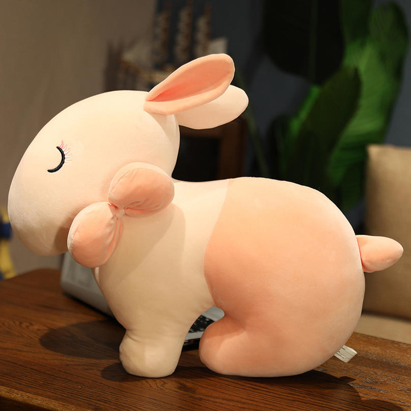 メイン素材：モケット●サイズ：50cm 75cm；●表地：モケット；●中材：PPコットン；通気性のある素材を使用しています。非常に柔らかく、洗濯機で洗うことが可能です。【お好みの色・サイズをお選びいただけます。】カラダが長いデザインで体にフィットします。愛くるしい表情・ふわふわ・もこもこであなたを癒してくれること間違いなしです。【とろけるような肌触り】抱き枕は圧縮した状態でお届けしますので、抱き枕を完全に復元するために、強くたたったり、振ったたりしてください。とろけるような肌触り、埋もれてしまいたい柔らかな弾力。【どこに置いても似合う中ぐらいのサイズです】可愛いぬいぐるみは部屋、ソファ、ベッド、車や椅子などを飾る絶好の抱き枕。寝室、オフィス、喫茶店、図書館、書店、車、パーティー、クラブなどに最適です。抱きやすい、挟みやすい、足を乗せることによって体重を分散できます。楽に横向き寝をキープして、質の高い睡眠をとることができます。【この愛らしいぬいぐるみは、プレゼントに最適です。】年齢に関係なく、大人、友達、お誕生日、バレンタインデー、ハロウィーン、感謝祭、イースターの日、クリスマスなどへのプレゼントとしては、いい贈り物です。【商品の基本情報】 ●サイズ：50cm 75cm； ●表地：モケット； ●中材：PPコットン； ==================================== ーーおすすめのポイントーー 【可愛いウサギ】 ☆柔らか可愛いウサギの抱き枕はあなたの楽しい遊び相手にぴったり。柔らかさで一度抱きついたら 離れられないほどの心地よさです。夜はぎゅっと抱きしめて 一緒に寝てあげてくださいね。 【手触り柔らかい】 ☆触り心地のいい伸縮性のある素材を使用、とても癒されます、ずっとなでていたくなるような、 すべすべの手触り♪疲れが解消され、心まで癒される可愛いぬいぐるみです。 【ご使用シーン】 ☆ソファ・引越祝いに新居プレゼント・オフィスクッション・車内使用・ソファー使用・オフィス使用 抱き枕使用。クリスマスに、バレンタインデー、感謝祭に、撮影グッズとして最適。 【贈り物として】 ☆一目見ると忘れられないかわいらしさです。結婚式での贈呈や、御出産祝い、お誕生御祝い、 彼女への贈り物などに特別な贈り物としておすすめです。 【洗濯でき】 ●本商品は手洗いにてお洗濯ができます。お洗濯後は速やかに形を整えて、直射日光をさけて陰干ししてください。 また変形しにくく長持ちができます、汚れでも洗える商品です。 【ご注意】 ●測り方の相違によって、1 - 3cmの誤差がある場合がありますがご了承ください。 ●PC環境や撮影状況などの違いにより実際のお色とは若干異なる場合がございます。 ●製品は真空包装されていますので、受け取ってから20分間休ませてください。 ●初めて使用する前に、手で穏やかなクリーナーで人形をきれいにして、より衛生的に健康にしてください。 ●ご了承の上ご購入をお願いいたします。以下の用語は検索参考用であり、商品内容の詳細説明ではございませんお昼寝枕 デスク うつぶせ 可愛い ハンドインクッション デスク座布団 おしりが痛くならない 薄め 和室 客用 クッション 厚い 高反発 フローリング 腰が痛くならない 父の日枕 横向き 固め パイプ 枕 腕 携帯 空気 グレー 双子 等身大抱き枕 本体 170 車 カバー 110センチ ロングクッション 低反発 固め ぬいぐるみ 特大 くま食べ物 おもしろい クッション かわいい ぬいぐるみ 抱き枕 鶏モモ 鶏手羽 さかな イカ エビ ふわふわ ベルベット イエロー 撮影 パーティー プレゼント 部屋飾り ソファークッション ギフト キチン 柔らかい 肉 クッション 犬ぬいぐるみ インテリア 添い寝 枕 芝居道具 撮影 部屋飾り おもちゃ 新生活 背当て 腰枕 肘置き クッション 巨大 抱き枕パイプ枕 補充用 やわらかめ 小粒 まくら 安眠枕 高め 硬め ネット 大袋 ロング 低反発枕 高さ調整 うつ伏せ 枕 デスク 低反発クッション 座布団 長方形 厚手 キャラクター 人形クッション 大きい ダメにする キャラクター 背もたれ ベッドの上 ソファ 三角 ロング 座椅子 かわいい 姫系 おしゃれ 可愛い 丸 背中 オフィス 大きめ 薄い 折りたたみ 安眠枕