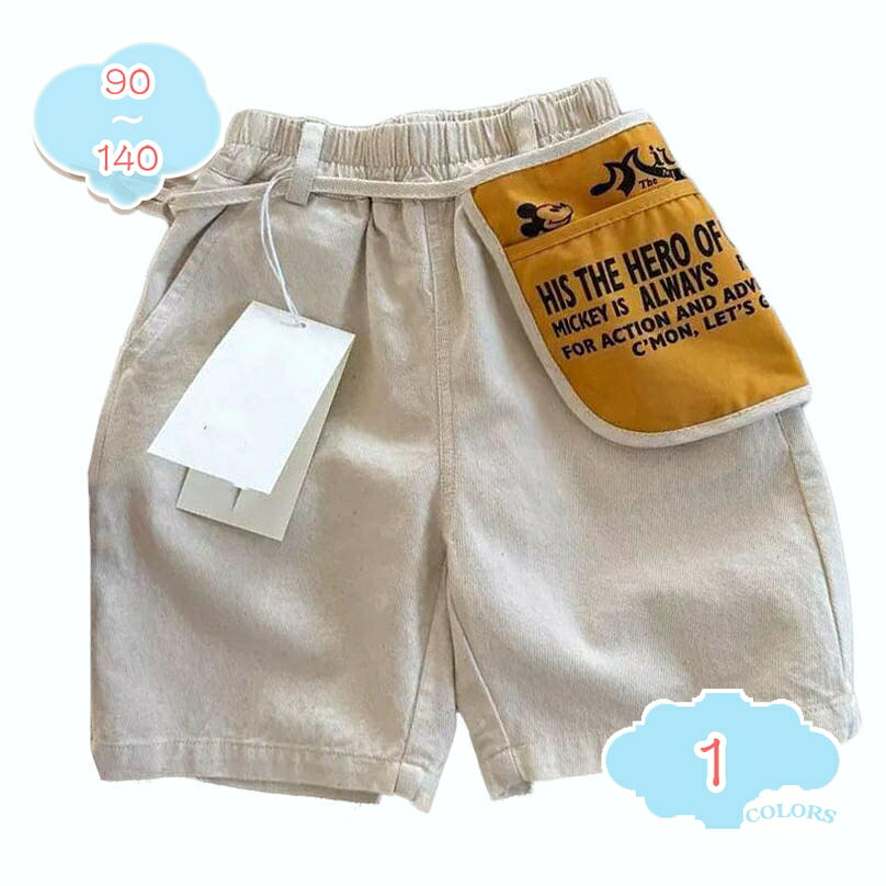 表地：コットンメイン素材：綿【ハーフパンツ】ゆったりとしたシルエットで体型カバーを叶えるハーフパンツです。さらっとした肌触りのコットン混素材を採用し、通気性が良く爽やかな着用感を提供します。普段着としてはもちろん、通園や通学、公園での遊び着、週末のお出かけなど、さまざまな日常シーンで大活躍する便利なボトムスです。【ショートパンツ】カジュアルな着こなしにぴったりなショートパンツ。コントラストの効いたプリントポケットがコーディネートのアクセントになり、おしゃれ度をアップします。五分丈の程よい長さで動きやすく、活発な毎日の活動を妨げません。ラフに着こなせるデイリーユースにな一着です。【五分丈ボトムス】ウエスト部分はゴム仕様になっており、着脱が簡単で締め付け感の少ない五分丈ボトムスです。さらに調整用の紐が付いているため、体型に合わせてフィット感を調整できます。やわらかな素材感で、元気に動き回るシーンでもストレスフリーな履き心地を持続します。【カジュアルズボン】シンプルながらも遊び心のあるデザインが特徴のカジュアルズボン。ナチュラルなオフホワイトの生地に、イエローのポケットが映えるデザインです。ユニセックスで着用できる男女兼用のデザインなので、兄弟姉妹でのお下がりにも適しており、通年通してコーディネートを楽しめます。【ゆったりパンツ】通気性に軽量な仕上がりで、汗ばむ季節でも快適さを保つゆったりパンツです。シワになりにくい扱いやすさも魅力で、自宅での洗濯もお手入れが簡単。旅行やアウトドア、キャンプなどのアクティブなシーンから、通学などの普段使いまで幅広くカバーするなショートパンツです。【カジュアルな魅力を引き立てる五分丈ハーフパンツ】ナチュラルな風合いのオフホワイト生地に、目を引くコントラストカラーのイエローポケットを配した、遊び心あふれるハーフパンツです。ゆったりとしたシルエットで体型カバーもしつつ、リラックス感のあるカジュアルスタイルを演出します。通園や通学などのデイリーユースから、お出かけ、旅行、アウトドアまで幅広く活躍する一着です。【快適な着用感とこだわり仕様】ウエストは伸縮性のあるゴム仕様になっており、着脱が簡単で窮屈感がありません。さらにドローストリング（調整紐）付きで、体型に合わせた微調整が可能です。さらっとしたやわらかなコットン混素材を使用しており、通気性が良く爽やかな肌触りが持続します。活発な動きを妨げない五分丈デザインで、一日中快適に過ごせます。【コーディネートとイージーケア】シンプルなTシャツやスニーカーと合わせるだけで、こなれ感のあるアメカジ風スタイルが完成します。男女問わず着用できるユニセックスデザインで、デイリーの着回しに重宝します。ご家庭での洗濯も可能で、シワになりにくくお手入れが簡単なのも嬉しいポイントです。【よくある質問】Q：ウエストのサイズ調整はできますか？A：はい、ウエストは全体にゴムが通っており、さらにフロントの紐で締め具合を調整することが可能です。Q：素材の肌触りはどのような感じですか？A：コットンを主素材としたデニム調の生地で、さらっとしたやわらかな肌触りです。通気性も良く、汗ばむ季節でも快適にお召しいただけます。Q：男女どちらでも着用できますか？A：ユニセックス（男女兼用）のデザインとなっておりますので、どなたでもカジュアルに着こなしていただけます。Q：普段の通学や遊び着として使えますか？A：動きやすい五分丈仕様と丈夫な作りになっておりますので、通学や通園、公園での遊び着として日常的にご使用いただけます。Q：自宅での洗濯時の注意点はありますか？A：洗濯機での丸洗いが可能です。色移りを防ぐため、同系色のものと一緒に洗うことをします。以下の用語は検索参考用であり、商品内容の詳細説明ではございません五分丈パンツ ショートパンツ ハーフパンツ ズボン ウエストゴム 調整紐 プリントポケット付き 通学服 通園服 お出かけ 旅行 キャンプ レジャー アウトドアボトムス ハーフパンツ 五分丈 ショートパンツ カジュアルパンツ 動きやすい 着痩せ 体型カバー すっきり 男女兼用 ジュニアサイズ 90 100 110 120 130 140ハーフパンツ ショートパンツ 五分丈 ボトムス ズボン ゆったり 着痩せ見え スタイルアップ ジュニア 通園 通学 普段使い 男女兼用 オフホワイト イエローハーフパンツ 五分丈 ズボン ボトムス カジュアル ジュニア 男女兼用 通学 通園 普段着 ドローストリング ウエストゴム ポケット付き 春 夏 秋