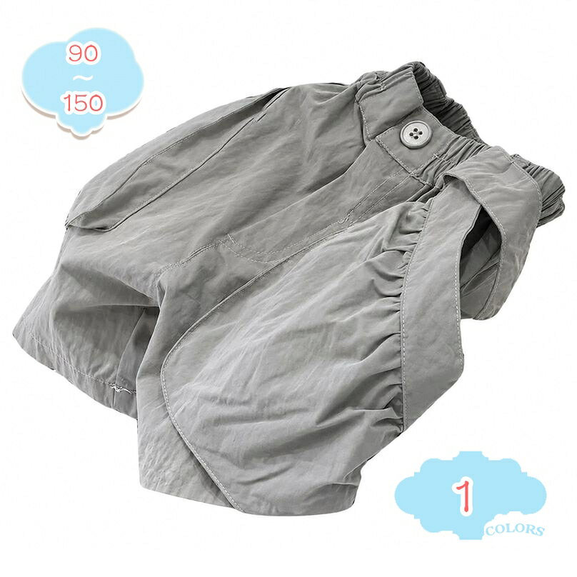表地：コットン、ポリエステルメイン素材：コットン、ポリエステル【子供服 男の子 セットアップ】夏のアクティブなシーンにぴったりな、ボーダー柄のノースリーブ襟付きトップスとグレーのハーフパンツの2点セットです。さらさらとした軽い手触りの綿系素材を採用し、汗ばむ季節でも快適な着用感をキープします。サイズは90から150まで幅広く展開しており、通園や通学、公園遊びなど日常の様々な場面で大活躍するアイテムです。【キッズ 夏用 セットアップ】トップスはノースリーブ仕様のポロ襟デザインで、首元がすっきりと見えつつ程よいカジュアル感を演出します。やわらかでしなやかな生地感により、動き回るお子様の体を優しく包み込みます。グレーのハーフパンツとの組み合わせは、お出かけや家族旅行、週末のアウトドアなど、夏のレジャーシーンに自然になじみます。【男の子 ノースリーブ 上下セット】ゆったりとしたシルエットで体型カバーもしやすく、元気に動き回る男児になカジュアルウェアです。ボトムスはウエストゴム仕様になっており、着脱が簡単で締め付け感のないやさしいフィット感を実現しました。さらっとした肌触りが心地よく、デイリーユースから通園、通学まで幅広く着用いただけます。【ジュニア ハーフパンツ セット】ボトムスのハーフパンツは落ち着いたグレーカラーで、サイドに配置された立体的なポケットとフロントの飾りボタンがデザインのアクセントになっています。シンプルながらもおしゃれな印象を与えるため、通学や普段着としてはもちろん、習い事やちょっとしたお出かけ着としても重宝する便利な2点セットです。【子供用 半袖なし セットアップ】ストライプ柄のトップスと無地のショートパンツの組み合わせは、コーディネートに悩むことなく1着でに決まります。通気性の良い綿混の薄手素材を使用し、暑い日でも風通しがよく軽やかな着心地です。夏の通学や通園、週末のショッピングや公園でのかけっこなど、あらゆる日常シーンに対応します。【カジュアルで動きやすい男の子用夏物セットアップ】夏の暑い時期にぴったりな、ボーダー柄のノースリーブ襟付きトップスと、シンプルなグレーのハーフパンツがセットになった男の子用カジュアルスーツです。さらさらとした手触りと、やわらかな着用感で、汗ばむ季節でも軽やかにお召しいただけます。サイズは90、100、110、120、130、140、150と豊富に展開しており、お子様の体型に合わせてお選びいただけます。ゆったりとしたシルエットで設計されているため、締め付け感がなく、元気に走り回るお子様の動きを妨げません。【こだわりのデザインと快適な素材感】トップスは、クラシックなポロ襟デザインと細めのボーダー柄を組み合わせることで、すっきりとした印象に仕上げました。袖のないノースリーブ仕様なので、肩周りが動かしやすく涼しく過ごせます。ボトムスのグレーハーフパンツは、ゴムウエスト仕様で着脱が簡単です。サイドには実用的な大きめポケットが配されており、小物を入れるのにも便利です。綿混のしなやかな薄手生地を使用しており、さらっとした肌触りで通気性にも優れています。【様々な日常シーンで大活躍】この上下セットは、日常の通園や通学だけでなく、週末の公園遊び、家族での旅行、夏祭り、リゾート地でのお出かけなど、幅広いシーンで着用いただけます。セットでの着用はもちろん、お手持ちのTシャツやデニムパンツと個別に組み合わせてコーディネートを楽しむことも可能です。通気性が良く、乾きやすいポリエステル混の風合いも備えているため、日々のお手入れも簡単です。【よくある質問】Q：サイズ感はどのような感じですか？A：この子供服セットアップは全体的にゆったりとしたシルエットで設計されています。普段着用されているサイズを目安にお選びいただくことをお勧めしますが、少しゆとりを持って着用させたい場合や、お子様の成長を見越す場合は、ワンサイズ大きめをご検討ください。サイズは90から150までご用意しております。Q：どのような季節に適していますか？A：ノースリーブのトップスとハーフパンツの組み合わせですので、主に春後半から夏、初秋にかけての暑い季節にです。涼しい風が通る薄手の素材感で、真夏のレジャーでも快適に過ごせます。Q：通園や通学時にも使えますか？A：はい、カジュアルで動きやすいデザインですので、幼稚園や保育園への通園、小学校への通学服として非常に適しています。ウエストゴム仕様でお子様自身での着替えもスムーズに行えます。Q：お洗濯の際の注意点はありますか？A：ご家庭の洗濯機でネットに入れて洗っていただけます。綿混素材の風合いを保つため、形を整えてから陰干しすることをお勧めします。Q：体型カバー効果はありますか？A：程よくゆとりのある身幅と、すっきりとしたハーフパンツのシルエットにより、お子様の体型を選ばず、すっきりとバランスよく見えるデザインになっています。以下の用語は検索参考用であり、商品内容の詳細説明ではございませんキッズ セットアップ 男の子 夏用 襟付き ベスト ショートパンツ 2点セット 普段使い 通学服 旅行 公園 レジャー 男児 ジュニア服 90 100 110男の子 スーツ セットアップ 夏物 ノースリーブ ハーフパンツ グレー 上下 2点 ジュニア服 カジュアルウエア 通学 普段着 お出かけ ゆったり子供服 セットアップ 男の子 襟付き ノースリーブ トップス 短パン グレー ショートパンツ 2点組 普段使い 通園 通学 男の子用セットアップ 夏男の子 セットアップ 夏服 袖なし トップス 短パン 半ズボン 上下セット ストライプ 襟付き 部屋着 お出かけ アウトドア ゆったりサイズ 小さいサイズ