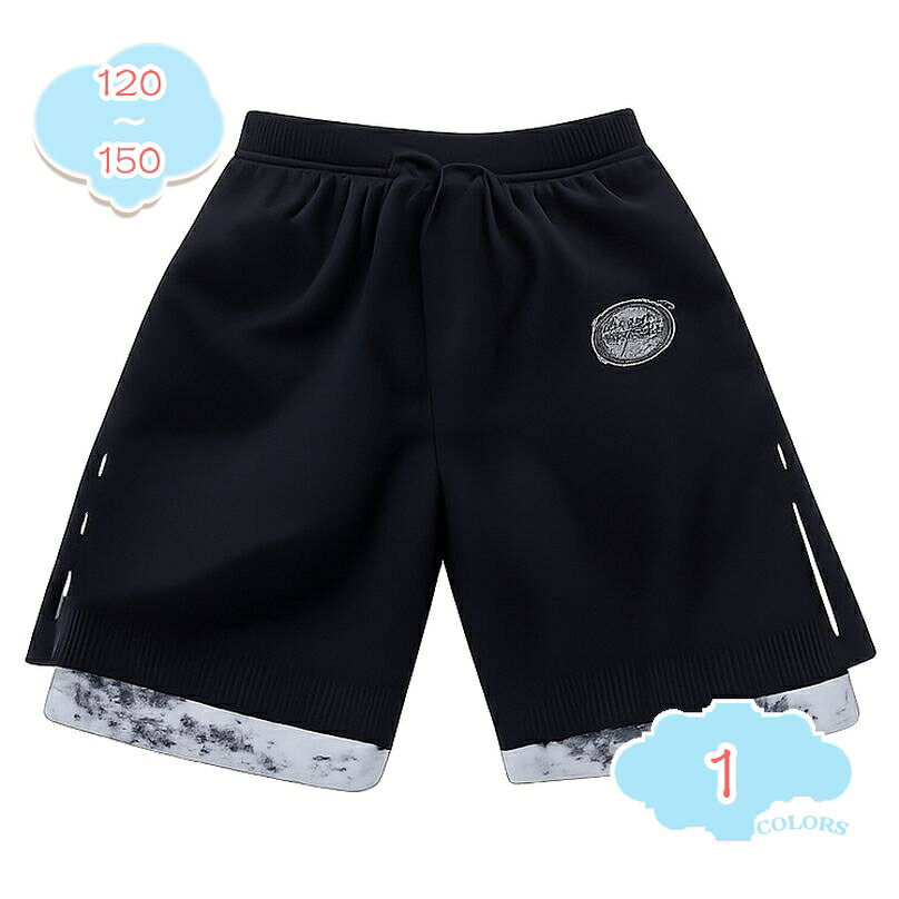 表地：コットンメイン素材：綿【ハーフパンツ キッズ】レイヤード風のペイズリー柄デザインがおしゃれな男の子用ショートパンツです。ゆったりとしたワイドシルエットで、普段着としてはもちろん、ヒップホップやダンスの練習着、衣装としても大活躍。ウエストはゴム仕様で締め付け感がなく、元気なお子様の動きに優しくフィットします。【男の子 ショートパンツ】サイドにあしらわれたスナップボタンと、裾から覗くバンダナ柄がストリート感を演出する五分丈パンツ。さらっとした肌触りのコットン混素材を使用しており、通気性がよく暑い季節でも軽やかに着用可能。デイリーユースからアウトドア、学校行事まで幅広いシーンで活躍します。【子供服 五分丈】120から150までのサイズ展開で、成長期の中大童に対応します。ブラックをベースにした合わせやすいカラーで、シンプルなTシャツやスニーカーと合わせるだけで、簡単にカッコいいストリートカジュアルコーデが完成。通学や休日のお出かけ、旅行にもです。【ダンス衣装 ゆったり】動きやすさを追求したルーズなサイズ感で、足さばきが良くアクティブな運動にも。サイドボタンのディテールワークが個性を引き立て、他のキッズと差がつく着こなしに。やわらかな肌触りで肌への刺激が少なく、通気性に優れているため汗をかいても快適です。【ボーイズ カジュアル】日常の通園通学、部活動、夏祭りや花火大会などのお出かけシーンまで重宝する一着。洗濯後も乾きやすく、お手入れが簡単なイージーケア仕様も嬉しいポイント。カジュアルな普段着としてはもちろん、スポーティーなシーンでも動きを妨げず快適な着用感をキープします。【おしゃれなレイヤード風デザイン】ブラックのハーフパンツに、裾から覗くペイズリー柄（バンダナ柄）の切り替えデザインをプラスした、ストリート感漂う男の子用ショートパンツです。サイドにあしらわれたスナップボタンがアクセントになり、シンプルになりがちな夏のコーディネートをぐっとおしゃれに格上げします。カジュアルな日常着としてはもちろん、ダンス衣装やヒップホップの練習着としても人気を集めています。【ゆったりシルエットで快適な着用感】太ももまわりにゆとりを持たせたルーズなワイドシルエットで、動きやすさは。元気いっぱいに動き回るお子様でもストレスフリーに過ごせます。ウエスト部分は伸縮性のある幅広のゴム仕様を採用。お腹を締め付けず、着脱もスムーズに行えるため、お着替えが一人でできるお子様にもぴったりです。【通気性がよくさらっとした素材感】さらさらとした手触りで、汗をかきやすい季節でもベタつきにくく、軽やかに着こなせるコットン混の素材を採用。やわらかな風合いで肌なじみがよく、通気性にも優れているため、暑い夏の日の通学や屋外でのスポーツ、アウトドアシーンでも快適な着用感をキープします。デイリー使いに適した耐久性も備えています。【幅広いシーンで着回し可能】どんなトップスにも合わせやすい定番のブラックカラーを基調としているため、Tシャツやパーカー、スニーカーとの相性もです。通園・通学、普段着、公園遊びといった日常シーンから、夏休みのアウトドア、キャンプ、旅行、野外イベント、部活動まで幅広く大活躍。120、130、140、150のサイズ展開で、小学生からジュニア期まで長くご愛用いただけます。【よくある質問】Q：サイズ選びのポイントはありますか？A：ゆったりとしたワイドシルエットになっております。普段着用されている日本の標準サイズ（120〜150）を目安にお選びいただけます。よりルーズに着こなしたい場合は、ワンサイズ大きめをします。Q：どのような季節に適していますか？A：主に春から夏、秋口にかけての暖かい季節に快適に着用いただけるハーフ丈のパンツです。通気性の良い薄手の素材感で、夏の暑い時期でも蒸れにくく快適です。Q：ダンスの練習着や衣装として使えますか？A：はい、ゆったりとしたルーズフィットなデザインで動きやすいため、ヒップホップなどのダンス練習着やステージ衣装として多くのお子様にご愛用いただいております。Q：普段の通学用として着用できますか？A：ウエストゴムで脱ぎ穿きがしやすく、動きやすいため、小学校や幼稚園の通園・通学用としても非常に人気があります。ポケットも付いており実用的です。Q：体型カバー効果はありますか？A：ワイドな裾幅とゆったりとしたシルエットにより、太ももやお尻まわりを自然にカバーし、すっきりとした印象に見せてくれるデザインです。Q：自宅での洗濯は可能ですか？A：ご自宅の洗濯機で洗っていただけます。色落ちを防ぐため、裏返してネットに入れて洗うことをします。以下の用語は検索参考用であり、商品内容の詳細説明ではございませんハーフパンツ キッズ 男の子 ワイド ショートパンツ ペイズリー柄 レイヤード風 五分丈 子供服 通学 ダンス衣装 ストリート ジュニア 夏服 ゆったりショートパンツ ボーイズ 子供 短パンツ 重ね着風 バンダナ柄 スナップボタン ウエストゴム 運動着 スポーツ 普段着 カジュアル 涼しい 黒ボーイズ ショートパンツ 子ども ハーフ丈 ワイドシルエット ポケット付き 通気性 コットン混 イージーパンツ 薄手 120 130 140 150キッズ ハーフパンツ 男児 ボトムス 5分丈 ワイドパンツ ルーズフィット おしゃれ カッコいい 練習着 ダンスパンツ ヒップホップ お出かけ