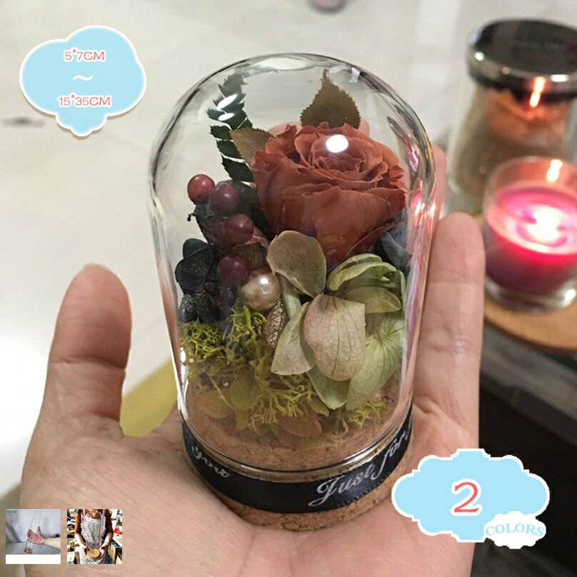 【クリックして他のサイズを選択してください】5*20CM5*28CM7*12CM8*10CM8*15CM9*15CM6*25CM7*18CM8*22CM6*35CM7*30CM9*20CM5.5*20CM9*25CMメイン素材：ガラス★・1：【外寸法：直径*高。ご購入前にサイズをご確認ください。】セット内容：ディスプレイケース*1（ガラスカバー＋木製ベース）。美しいガラスドームは、透明なガラスカバーと木製ベース付きが特徴です。★・2：ホコリから大切なコレクションを美しく保護。透明ガラスドームが360度の視認性を保ちながら、フィギュア・アクセサリー・ドライフラワーなどをホコリや汚れからしっかり保護。美しい見た目を長期間維持します。★・3：サイズとデザインが選べる多彩なラインナップ。様々なサイズと形のドームを取り揃えています。小物から中型のフィギュアまで、お手持ちのアイテムに最適な展示ケースをお選びいただけます。★・4：特別なギフトや記念品の演出に最適。結婚式のブーケ保存や誕生日プレゼントの演出など、思い出の品をより特別に見せる演出アイテムとして幅広くご利用いただけます。★・5：ガラスドームは様々なライフスタイルや趣味を持つ方に適しているアイテムです。特に以下のような方にぴったりです：コレクター・趣味愛好家、インテリア・DIY好きの方、特別な贈り物を考えている方、実用性を重視する方。ミニチュアタイプ 卓上サイズ 大型サイズ当社は日曜日が定休日となっておりますため、何卒ご了承いただけますと幸いです。 【コレクション展示】 フィギュアやミニチュア模型の埃よけ展示。限定品やレアアイテムの長期保管・展示。 トレーディングカードやコインなどの貴重品保護。アンティーク小物や時計などの骨董品展示。 手作り工芸品やハンドメイド作品のショーケース。 【メモリアル・記念品】 結婚式のブーケやブートニアの永久保存。初めての靴や小物の記念展示。 故人の遺品や思い出の品の美しい保管。卒業証書や表彰状などの重要書類（小型）の展示。 旅行先のお土産や記念品の特別展示。 【インテリア・装飾】 ドライフラワーやプリザーブドフラワーの長期展示。季節やイベントに合わせたテーマディスプレイ。 カフェや店舗でのおしゃれな商品展示。玄関やリビングでのオシャレ感ある装飾。部屋での宝物や作品の特別展示。 【実用的保護】 ジュエリーやアクセサリーの埃よけ保管。精密機器や時計の湿気・埃対策。 書籍や雑誌の表紙保護展示。化粧品やコスメの衛生的保管。ペットや小さな子がいる家庭での展示。 【ギフト・プレゼント】 特別な贈り物を美しく演出。手作りギフトのオシャレ感アップ。サプライズプレゼントの効果的演出。 記念日や誕生日の特別感創出。企業ギフトや表彰品の格上げ展示。 【ご注意ください】 ★注：本商品は収納ケースのみ、図の中の飾りと小物などは含めていません。 ★注：この商品は手作業で製作されており、小さなシミやキズ等の軽微なキズがある場合がございますが、正常です。 このような状況が気になる場合は、慎重に購入してください。以下の用語は検索参考用であり、商品内容の詳細説明ではございません小型 飾り棚 ガラスケース 色んなサイズ 大きめ 透明ケース 汚れ防止 ギフト 保護 ブロック 落下防止ベース 玄関/寝室/リビング/店舗アクセサリー コレクション 花束 フィギュア ガラスケース デスクトップ装飾 ディスプレイ 卓上飾り ディスプレイケース 立体展示展示ボックス 工芸品 置物 アクセサリー 収納 ジュエリー ケース 玉飾り ディスプレイ フィギュア ケース 手作り 模型 展示 卓上収納ケース ギフト ガラスドーム ディスプレイケース 透明カバー 円柱 ジュエリー フィギュア コレクション 人形 置物 小物整理 防塵