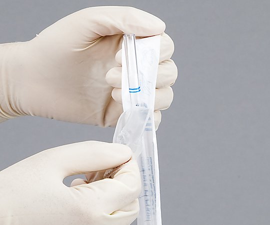ビオラモディスポピペット　プラスチック包装　10mL　200本　（個包装） ビオラモ（アズワン）■特徴■●開封が容易なピーリング包装（プラスチック製）です。●袋で小分けしていますので、必要な分のみ持ち運び使用できます。●分別廃棄に便利なプラスチック包装です。■仕様■●容量（mL）：10●一目盛（mL）：0.1●上部外径（Φmm）：8●色：橙●入数：1箱（（1本/袋×50）×4袋）●材質：PS●γ線滅菌済（個包装）●綿栓付き●パイロジェンフリー●DNase・RNaseフリー●CEマーク●外箱サイズ：402×303×141mm