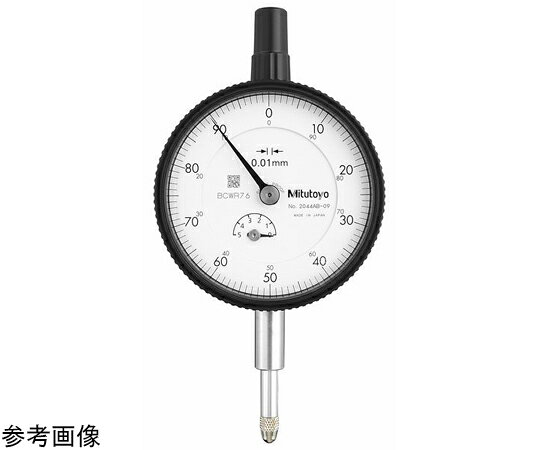 ●外枠の外径Φ57mm、目量0.01mmの標準形ダイヤルゲージです。●外枠とオオイ板を一体成形し、Oリングを組込んでいますので、前面からの水や油などの侵入を防ぐ対策が付属されています。●ステム・スピンドルはステンレス焼入れ鋼。●ハードな使用にも耐える高い強度を持っています。●超硬合金製測定子を使用しています。●大歯車には、磨耗、変形の少ないスレンレス鋼を採用しています。連続目盛。全測定範囲にわたって連続して読取りができるタイプです。●変位量の大きい測定に便利です。●外枠オオイ板にテストインジケータで実績のある、反射抑制を施したオオイ板を採用し、視認性を向上。●キャップ一体型による強度アップ。●※リミット針（21AZB195）とクランプASSY（21AZB148）は付属しておりません。●測定範囲（mm）：5●目量（mm）：0.01●目盛：0-100●測定力（N）：1.4以下●長針1回転（mm）：1●指示誤差[1回転]（μm）：10●指示誤差[1/2回転]（μm）：9●指示誤差[1/10回転]（μm）：5●指示誤差[全測定範囲]（μm）：12●戻り誤差（μm）：3●繰り返し精密度（μm）：3●裏ぶた仕様：平●その他仕様：連続目盛/ショックプルーフ