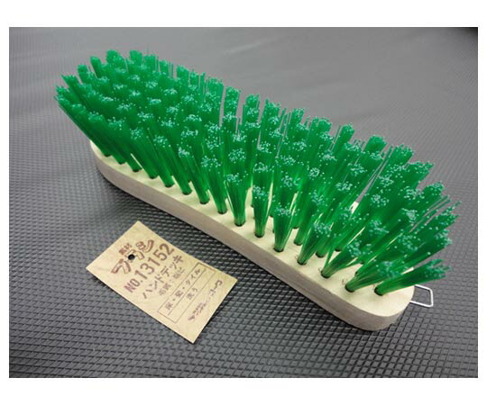 ●床・壁・タイルの洗浄に最適なハンドタイプのデッキブラシです。■仕様●サイズ(幅×高さ×奥行)：55×185×49mm●重量：120g●材質：塩ビ●用途：清掃用ブラシ●原産国：日本
